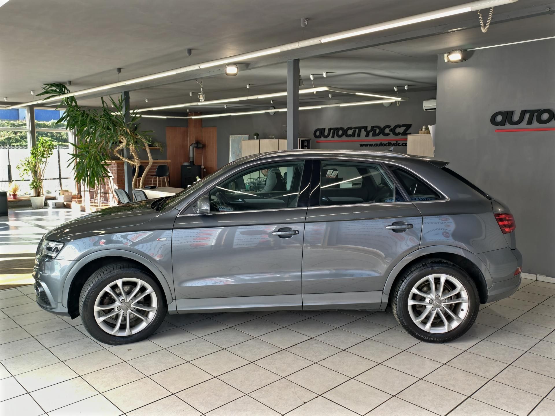 Audi Q3, 2.0 TDi 120kW QUATTRO S-line - fotka 4