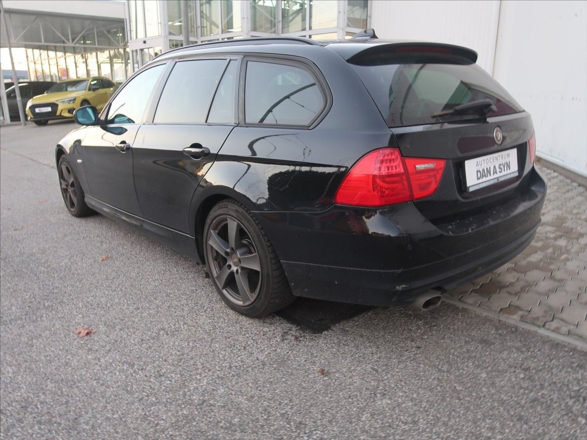 BMW Řada 3, 2,0 320d XDrive, xenony - fotka 4
