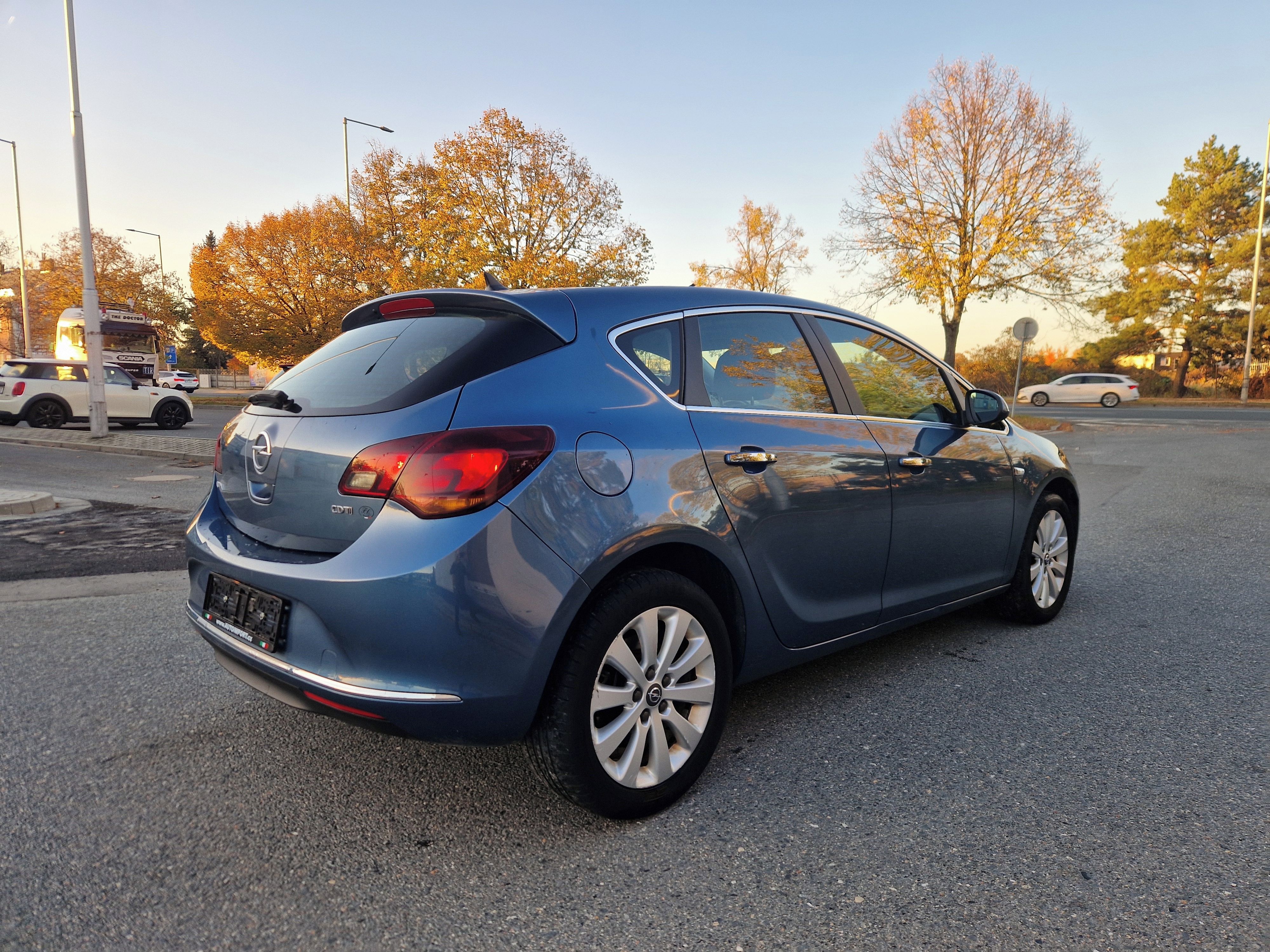Opel Astra, 1.6 CDTi NAVI 1.Majitel - fotka 4