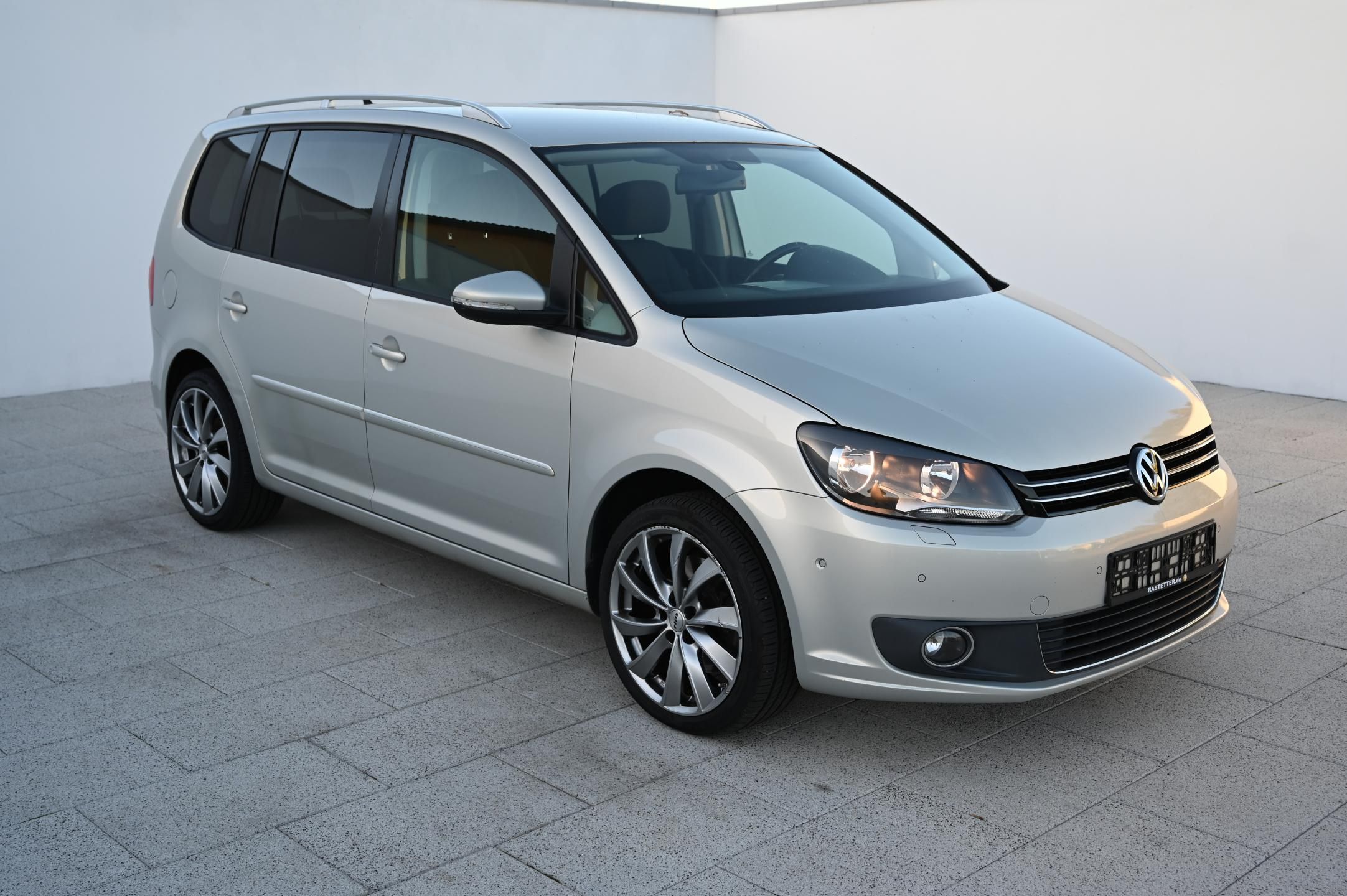 Volkswagen Touran, 2.0TDI 125KW DSG Highline 2012 - fotka 3