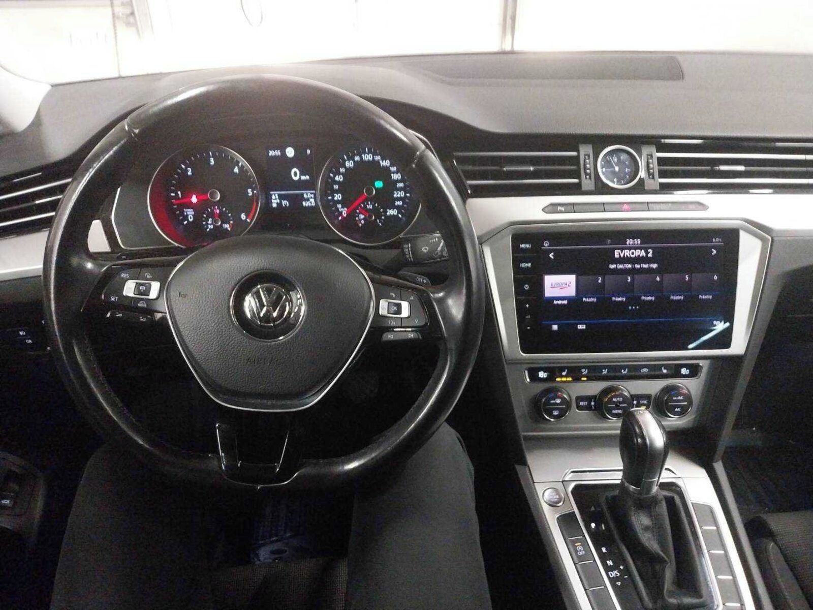 Volkswagen Passat, 2.0 TDI, Automat, Navi - fotka 3