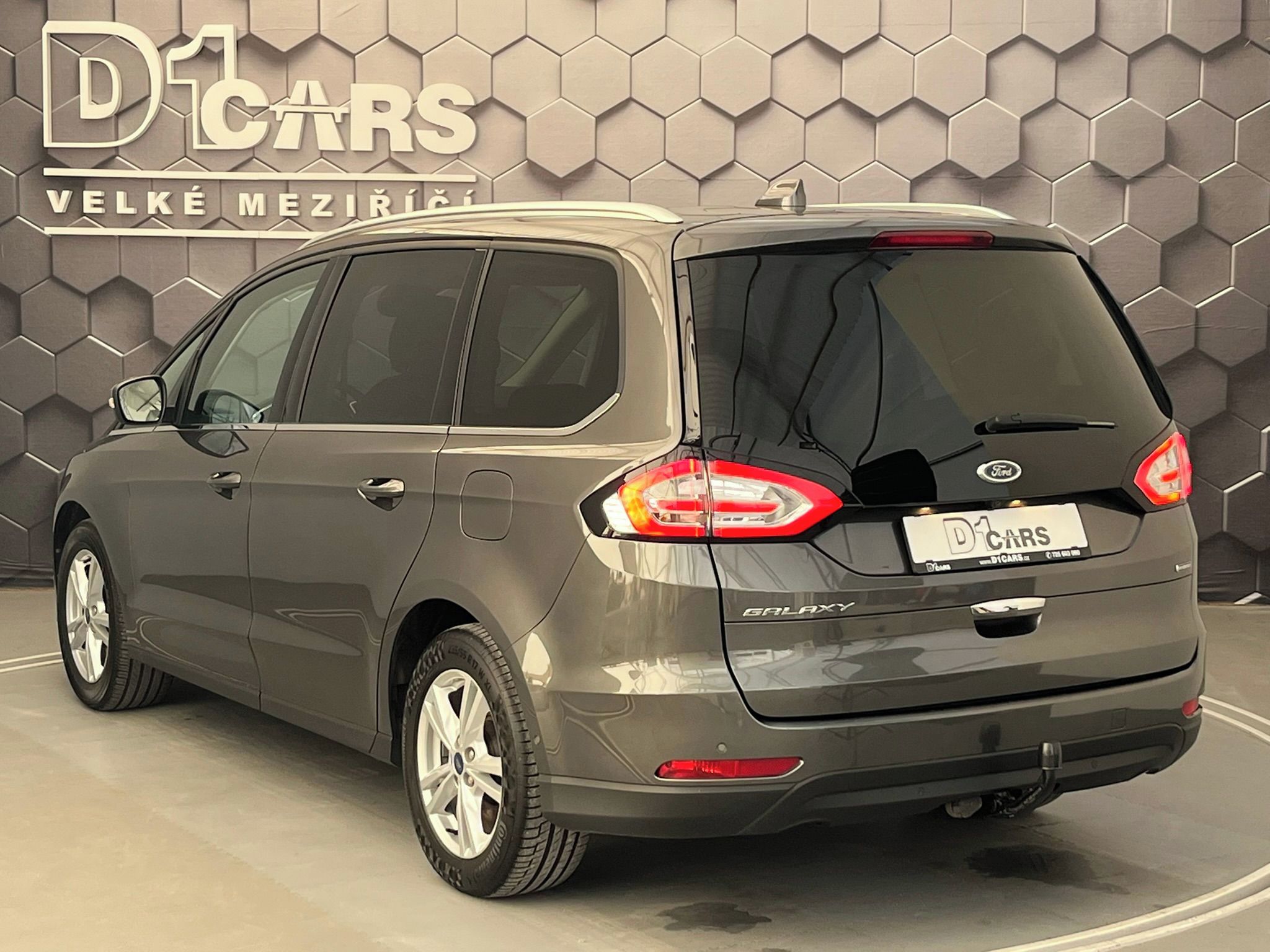 Ford Galaxy, 2.5 HEV Titanium 7míst - fotka 2