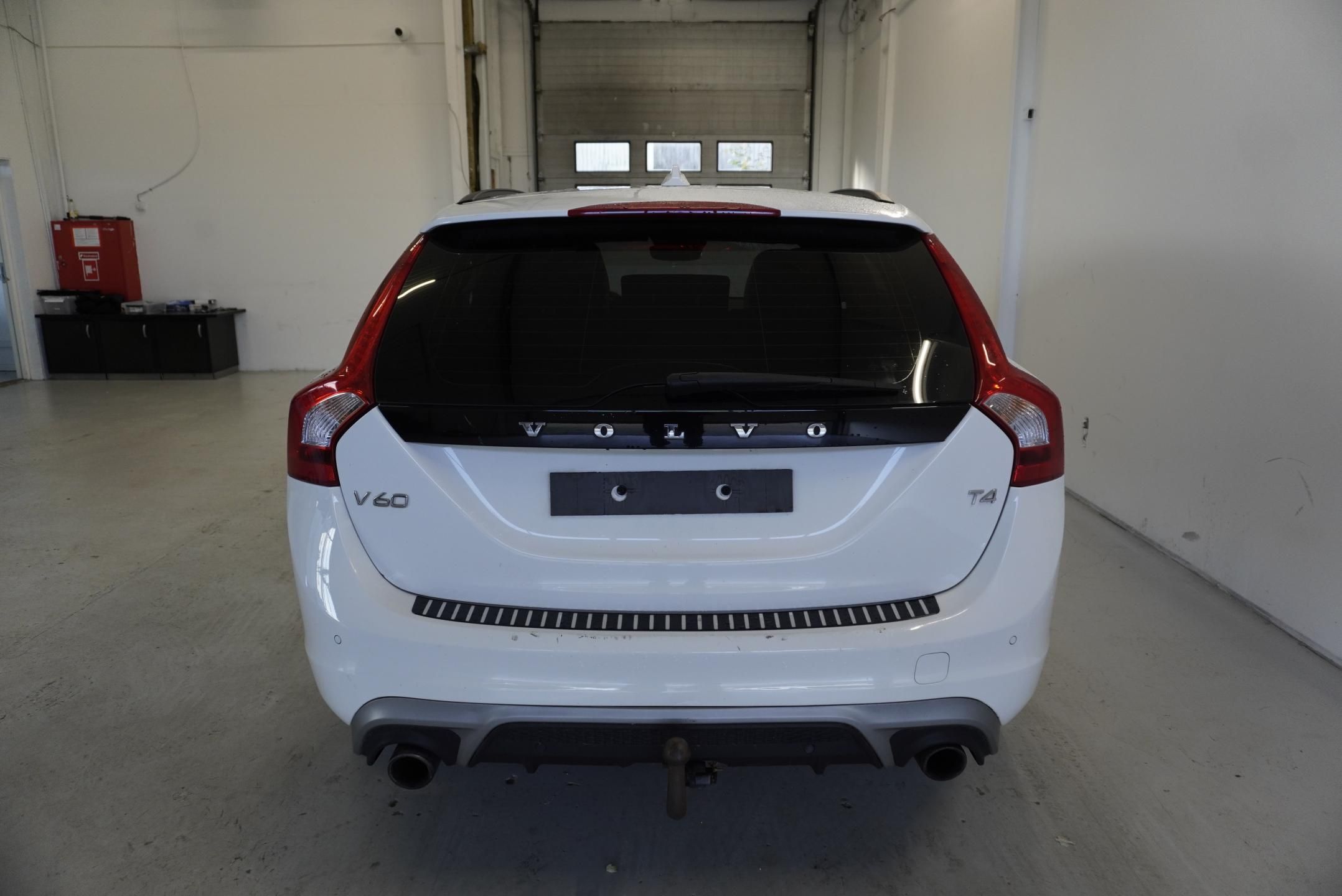 Volvo V60, 2,0 T4 R-DESIGN AUTOMAT - fotka 6