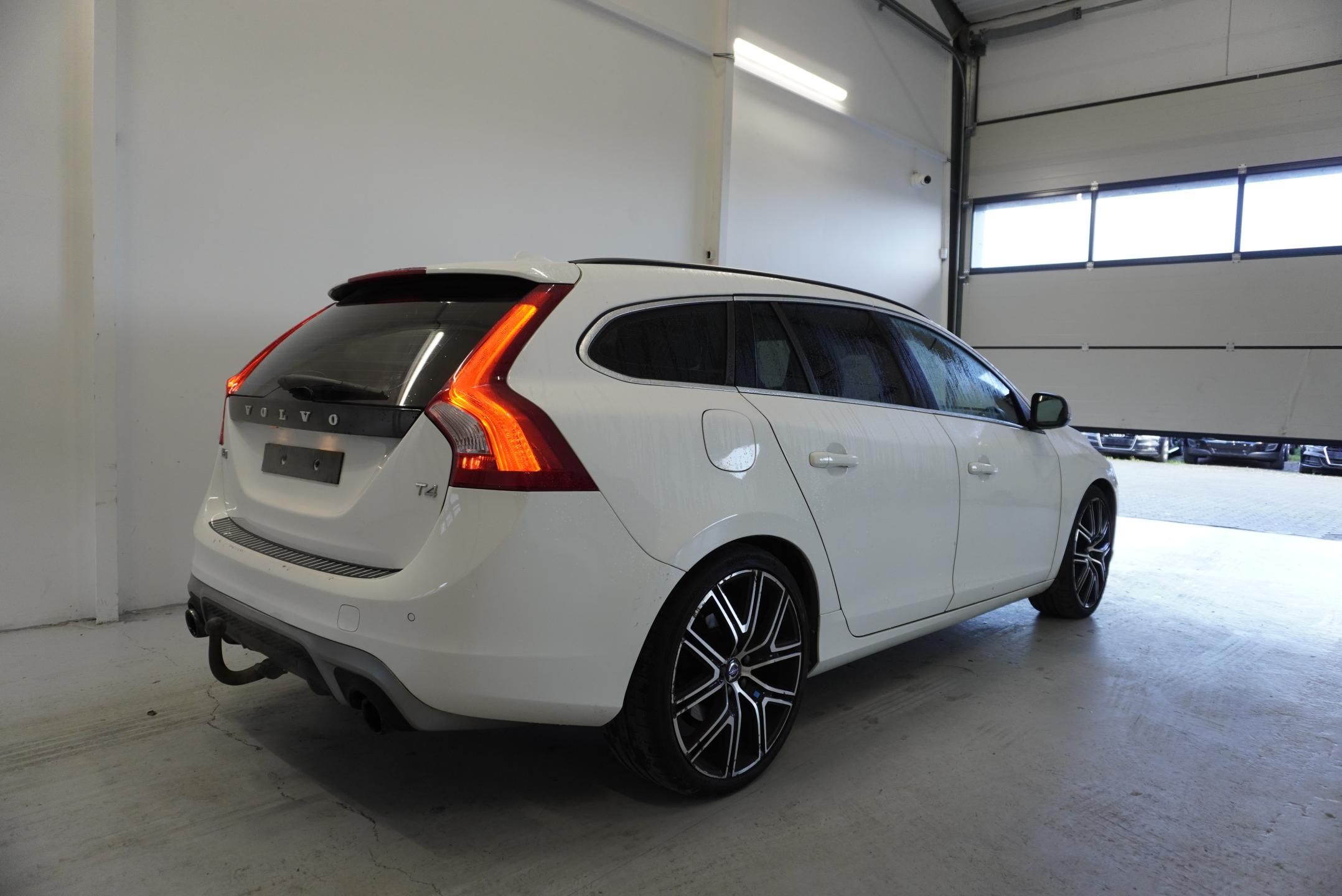 Volvo V60, 2,0 T4 R-DESIGN AUTOMAT - fotka 5