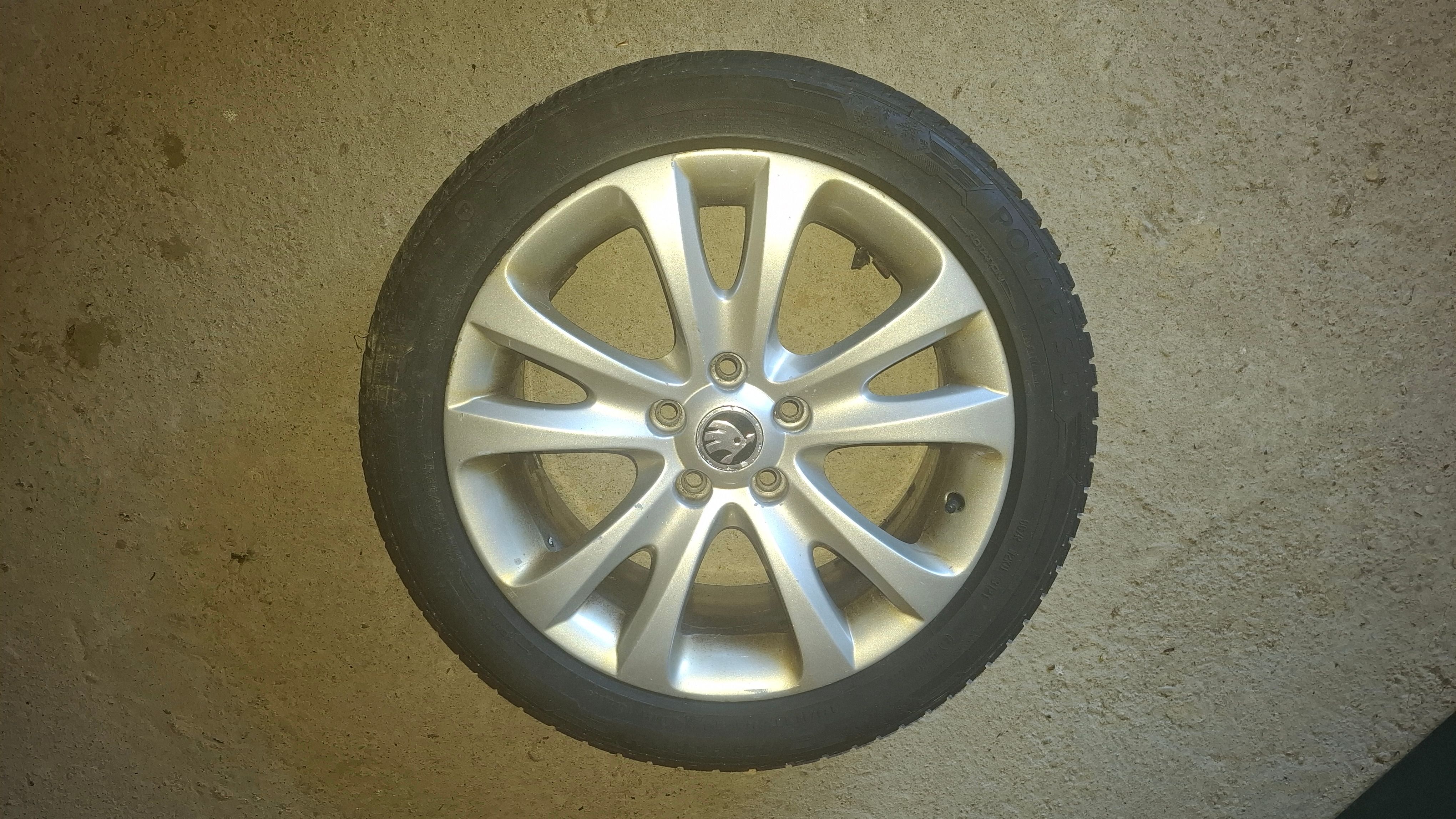 Škoda Superb, SUPERB KOMBI BOURANY - fotka 4