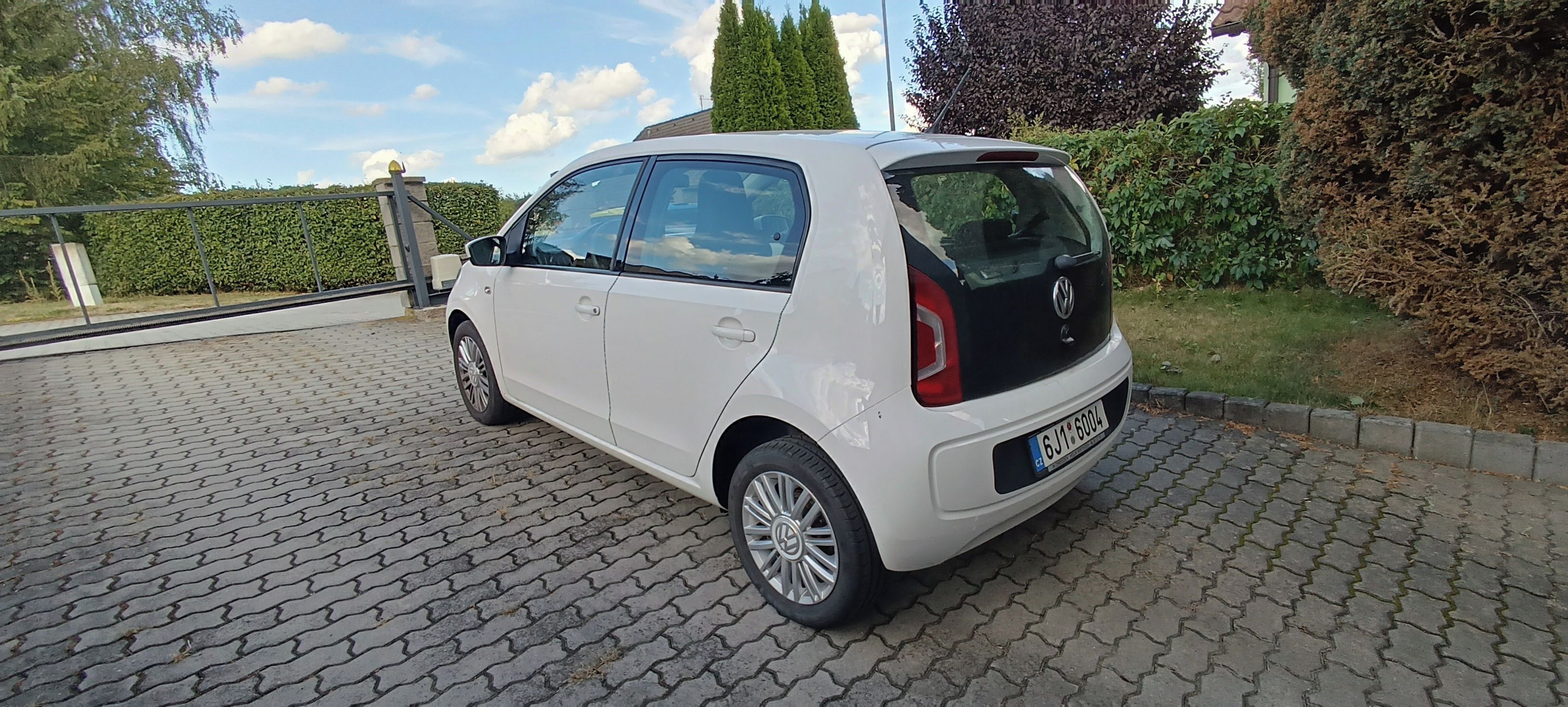 Volkswagen Up!, 1.0 MPI 44 KW, nájezd 82tis km - fotka 5
