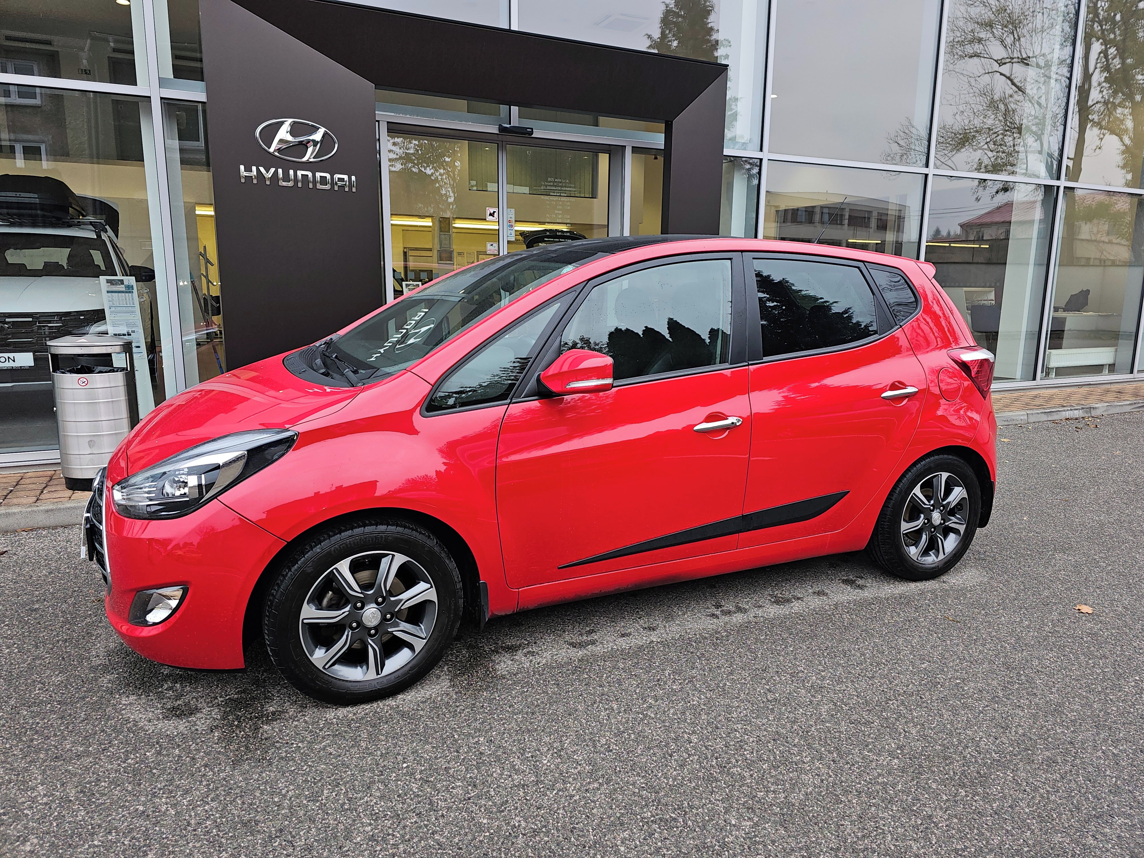 Hyundai ix20, 1,6i ,PREMIUM,PANORAMA,Navi,TZ - fotka 2