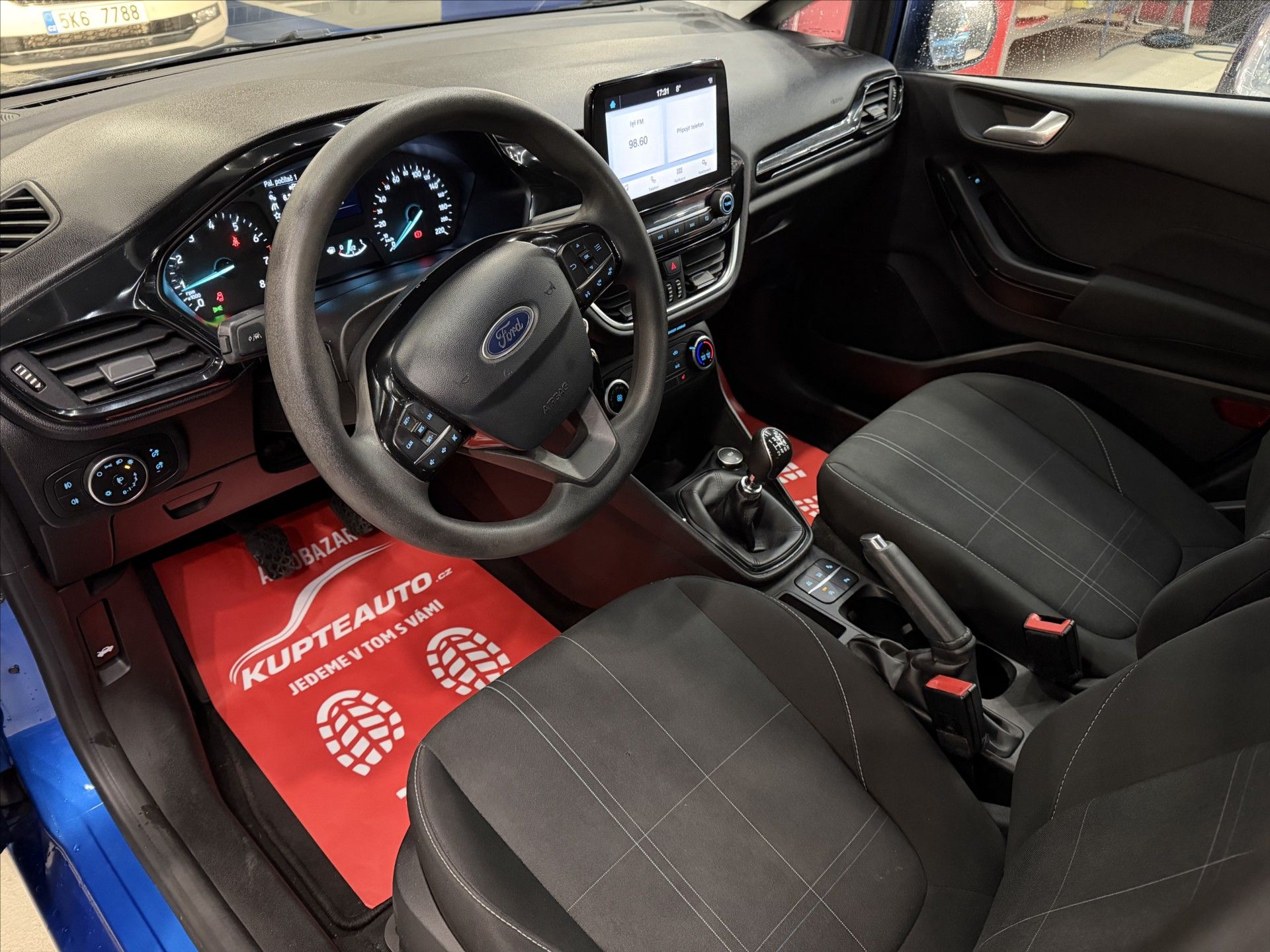 Ford Fiesta, 1,0 i - TOP VÝBAVA ! - fotka 5