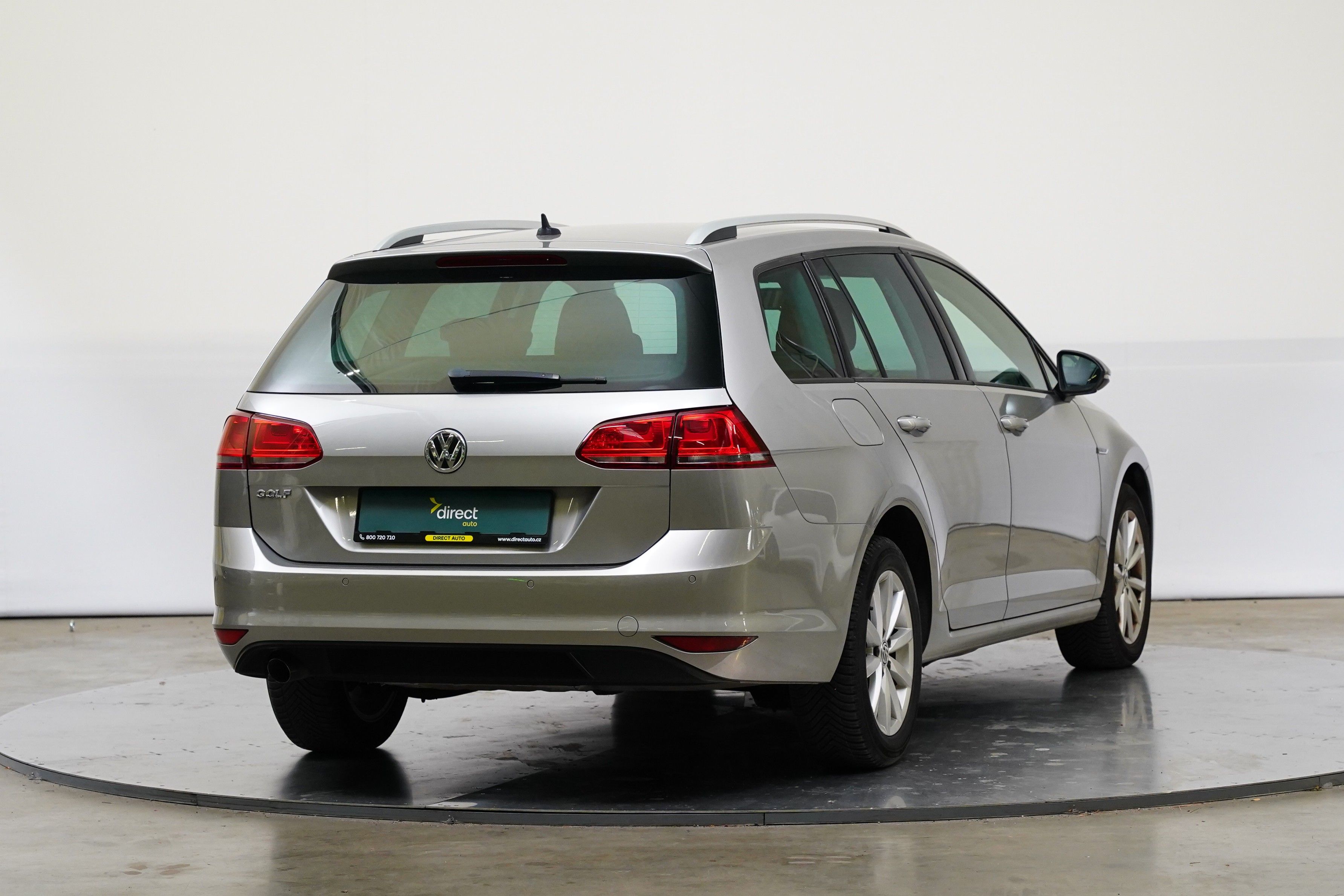 Volkswagen Golf, 1.6 TDI 81 kW Lounge - fotka 2