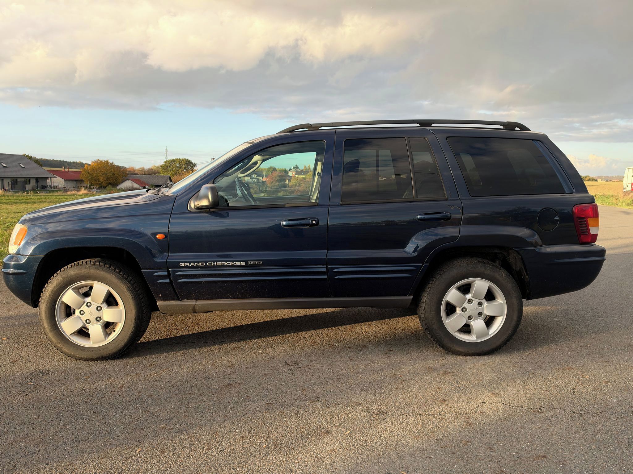 Jeep Grand Cherokee, 2,7 CRDi 4X4 TZ -3360 Kg - fotka 2