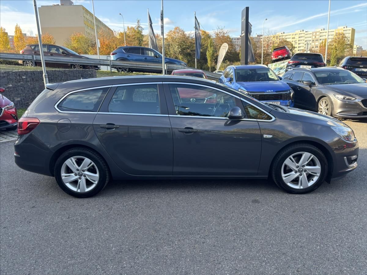 Opel Astra, 1,7 CDTi 81kW Cosmo NAVI TAŽNÉ - fotka 6