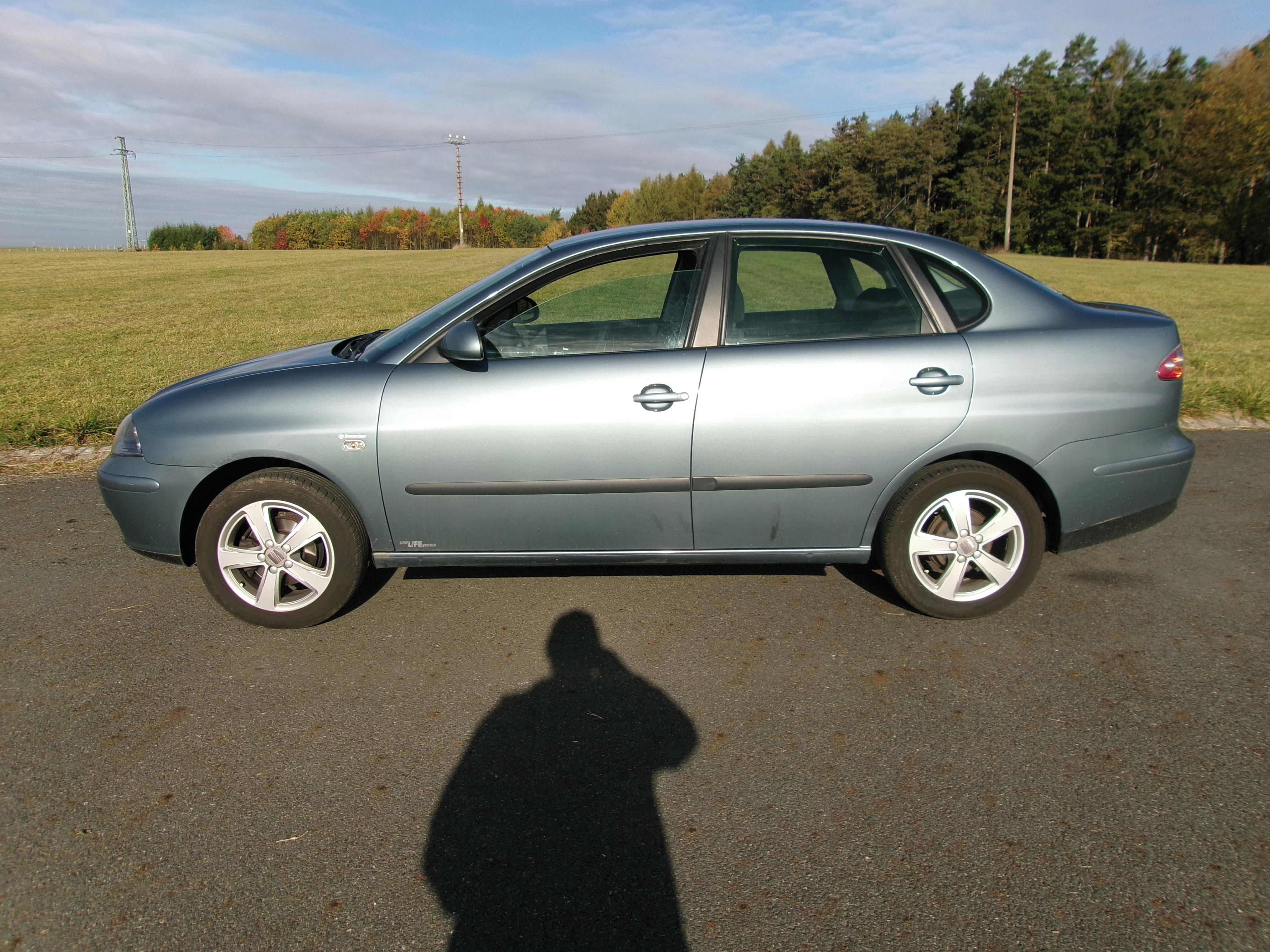 Seat Cordoba, 1,4 63KW koup v ČR 99 000 KM - fotka 2