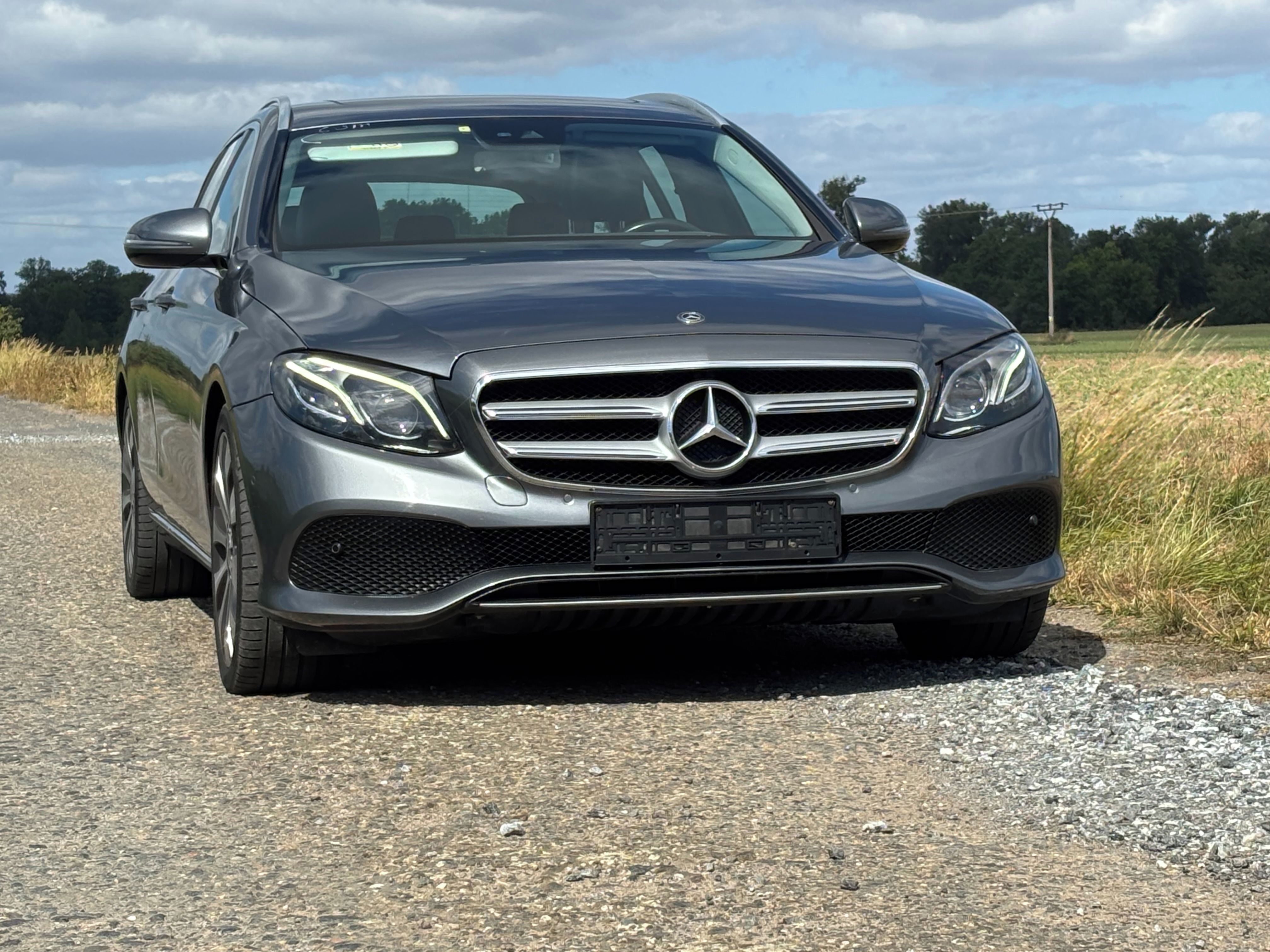 Mercedes-Benz Třídy E, 220D 143KW,4MATIC,SERVISOVÁNO - fotka 4