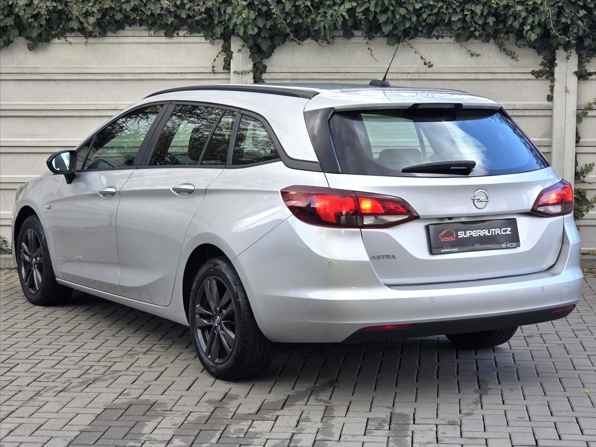 Opel Astra, 1,4 Turbo 107kW Edition 1.maj - fotka 4