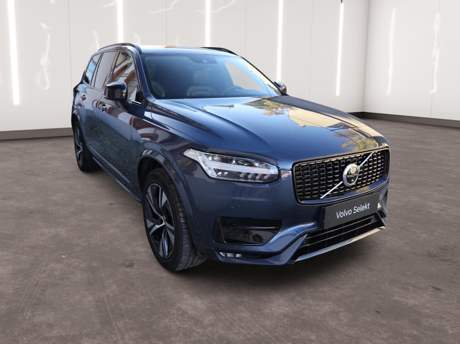 Volvo XC90, R-Design, B5 AWD mild hybrid - fotka 5