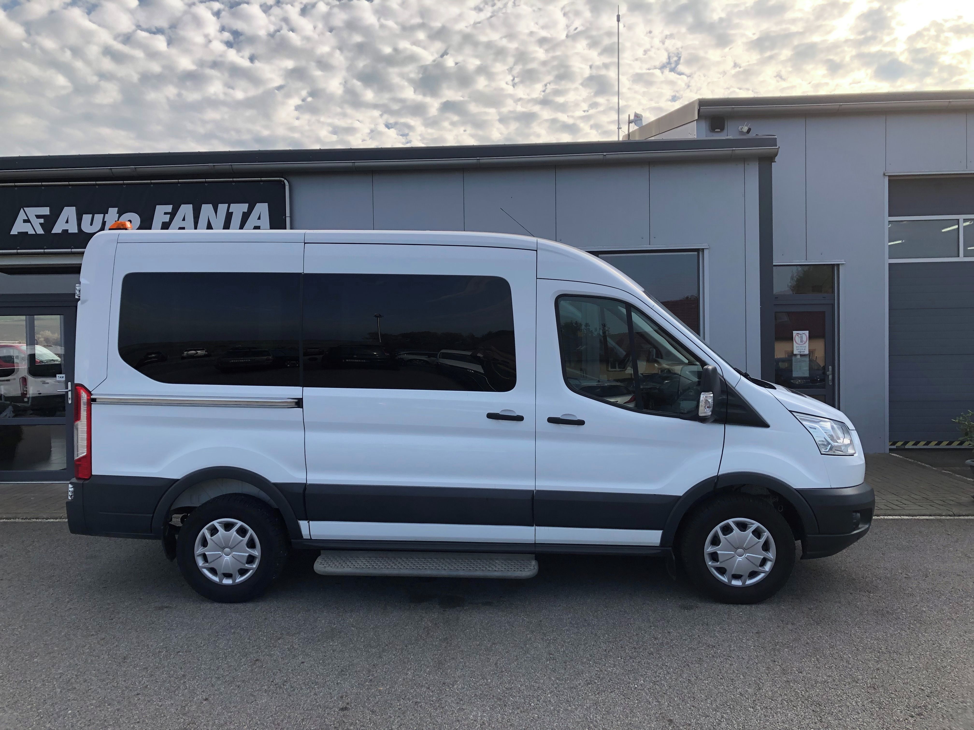 Ford Transit, 2,0TDCI L2H2 9míst