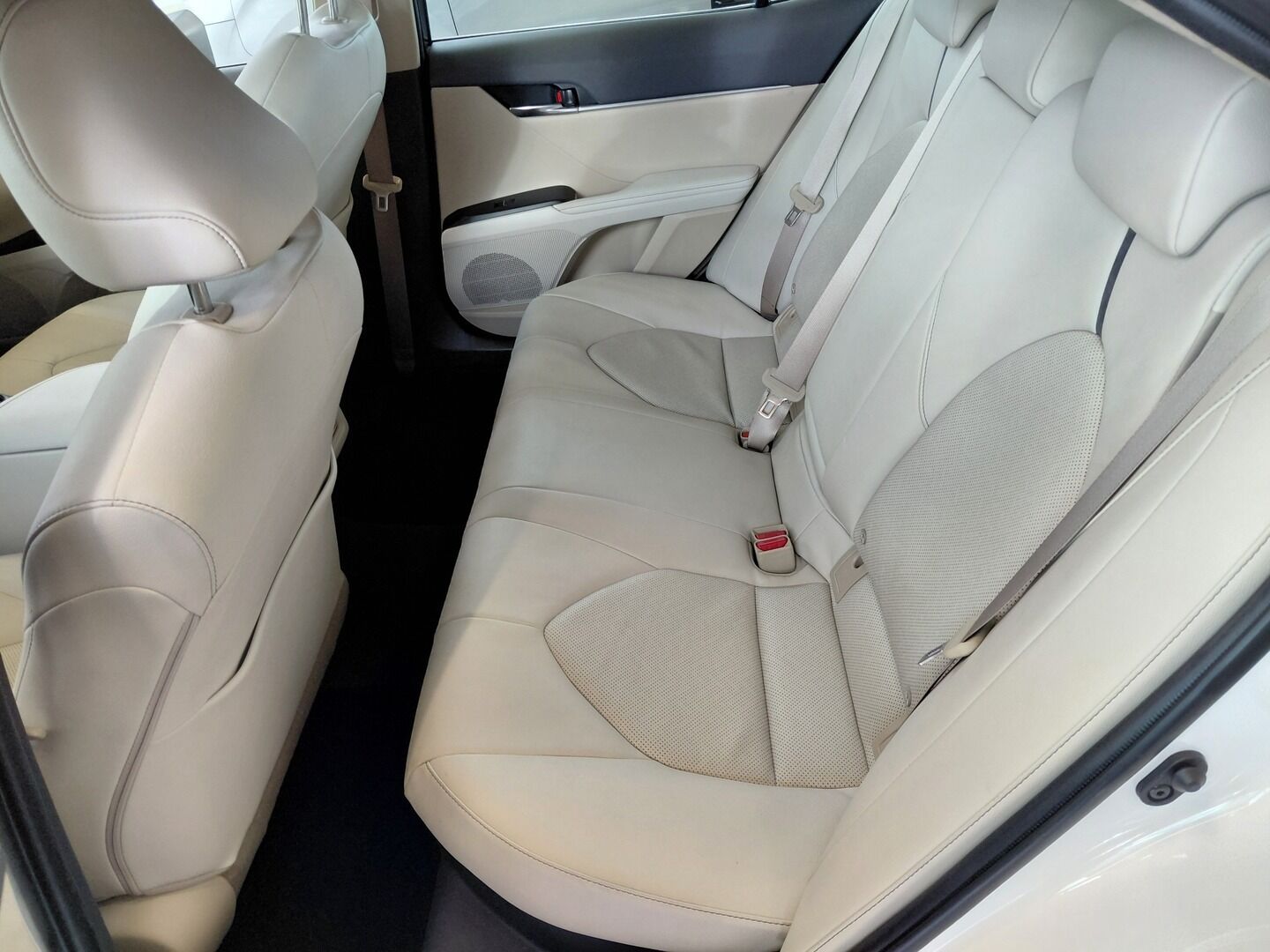 Toyota Camry, 2.5HEV 131KW Busines 2023 - fotka 6