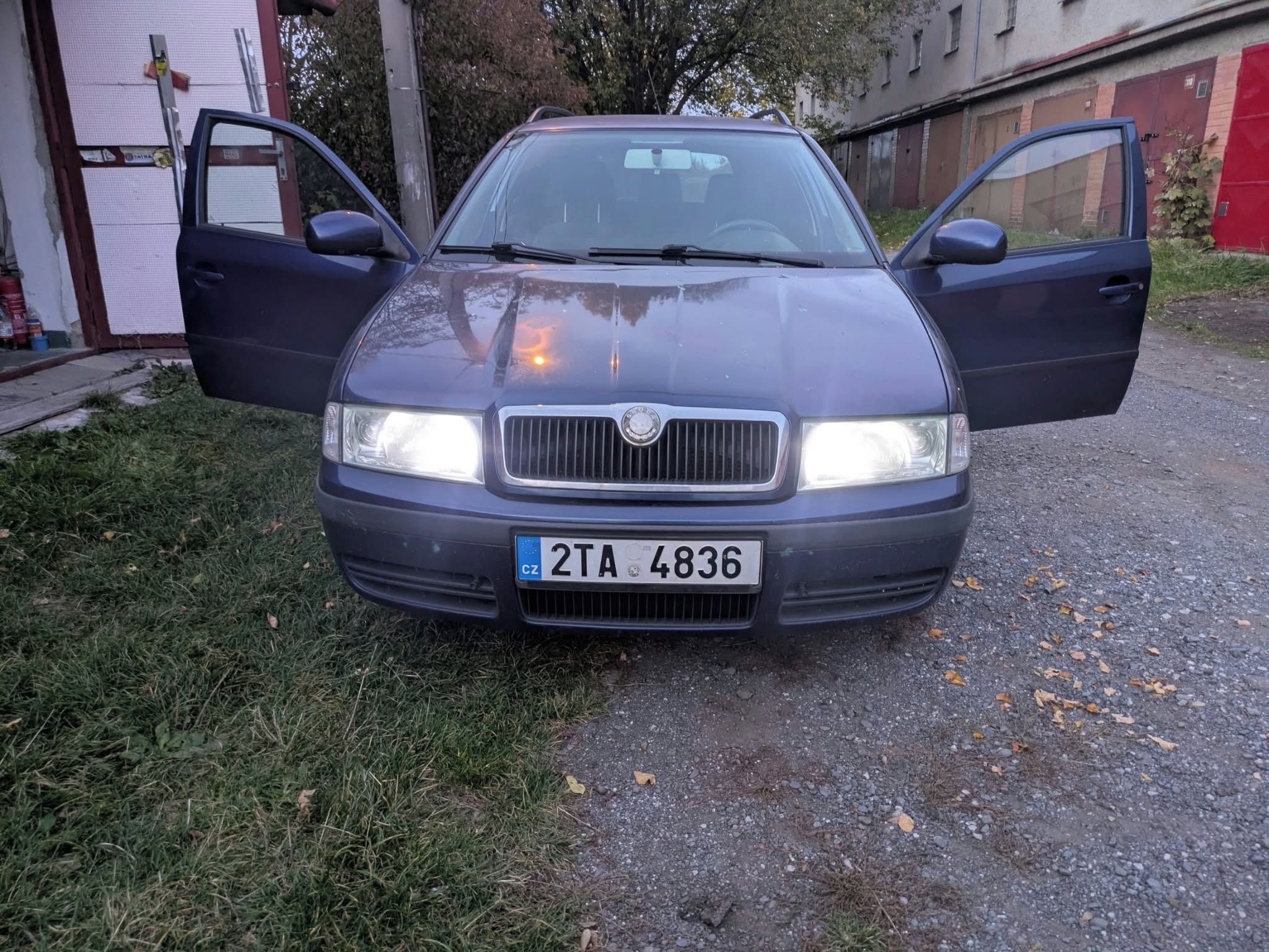 Škoda Octavia, Tour 1.9TDI 74Kw 2009 - fotka 2