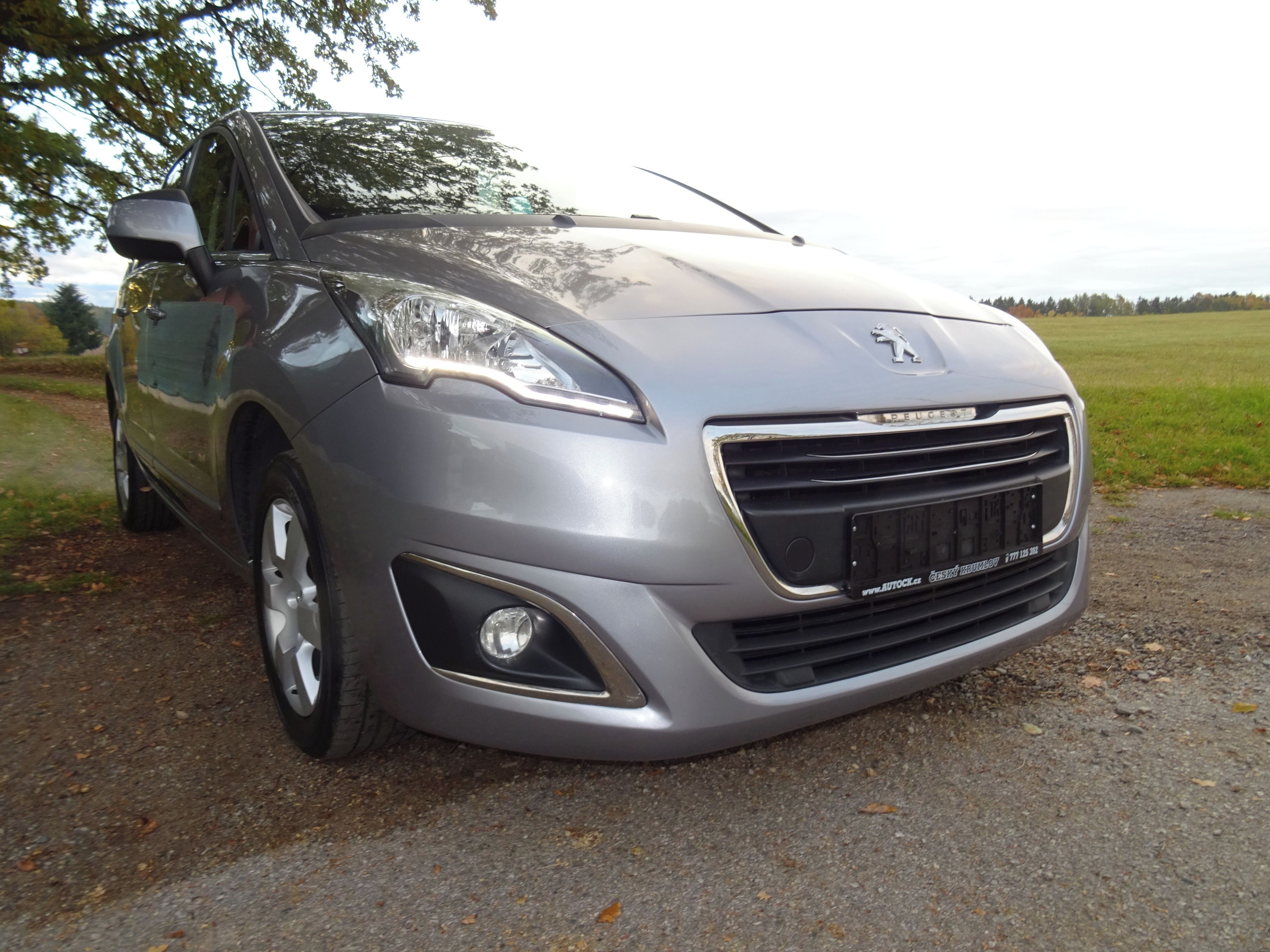 Peugeot 5008, 1,6 HDI automat, 7-míst, tažné - fotka 2