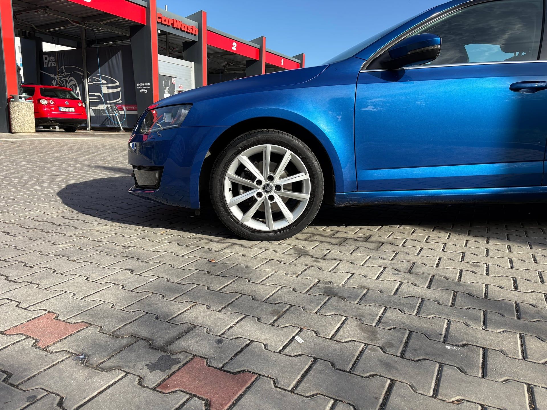 Škoda Octavia, 2.0 TDI DSG/servis/1.majitel - fotka 4