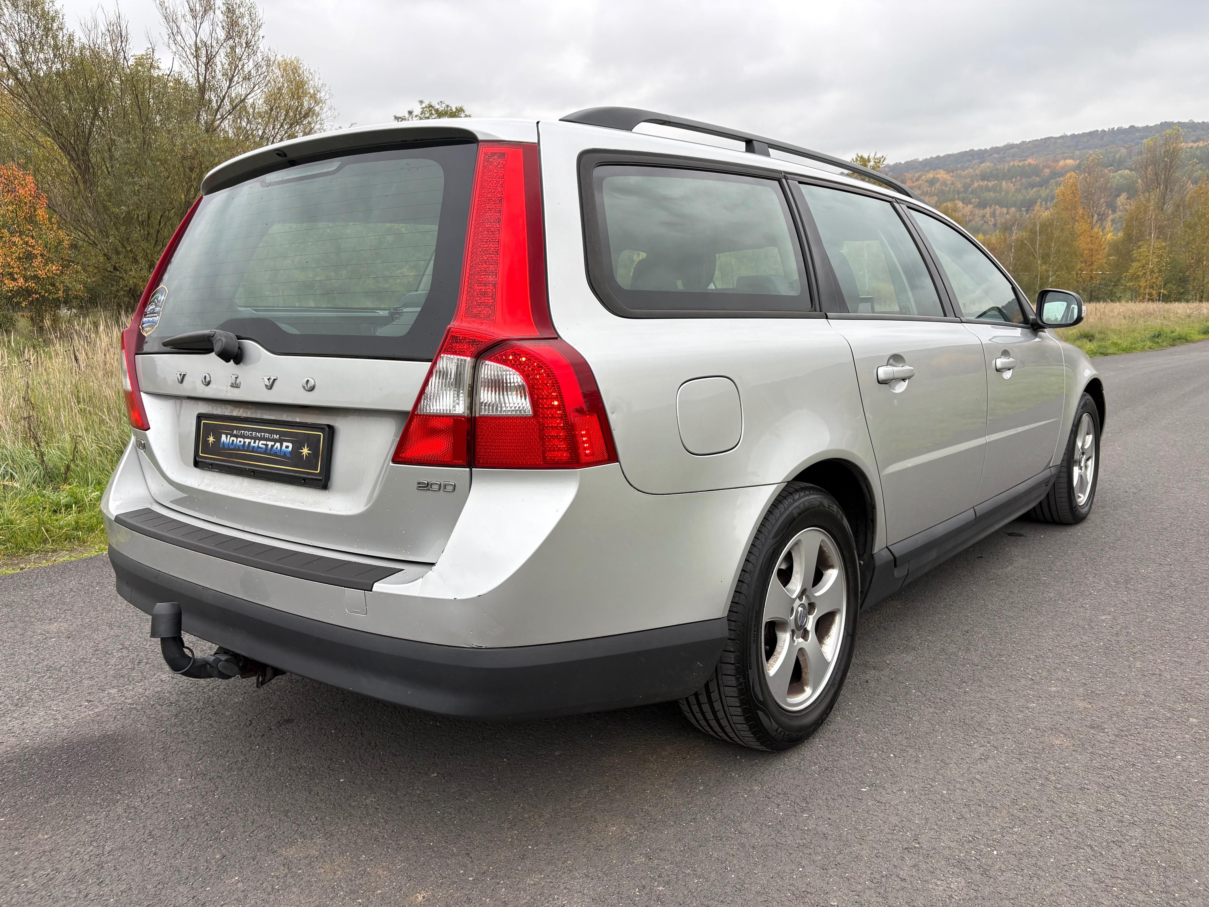 Volvo V70, 2.0D, NAVI, XENONY, NOVÁ STK - fotka 5