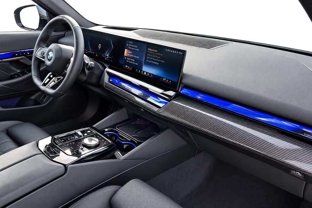 BMW Řada 5, 520d xDrive Touring-TOPvýbava - fotka 4