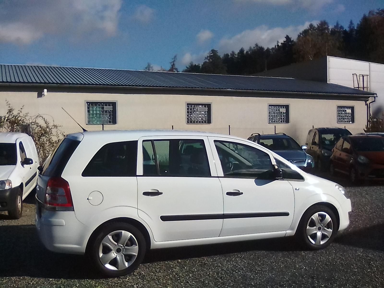 Opel Zafira, 1.6i 16V, 7míst, 2.majitel - fotka 4