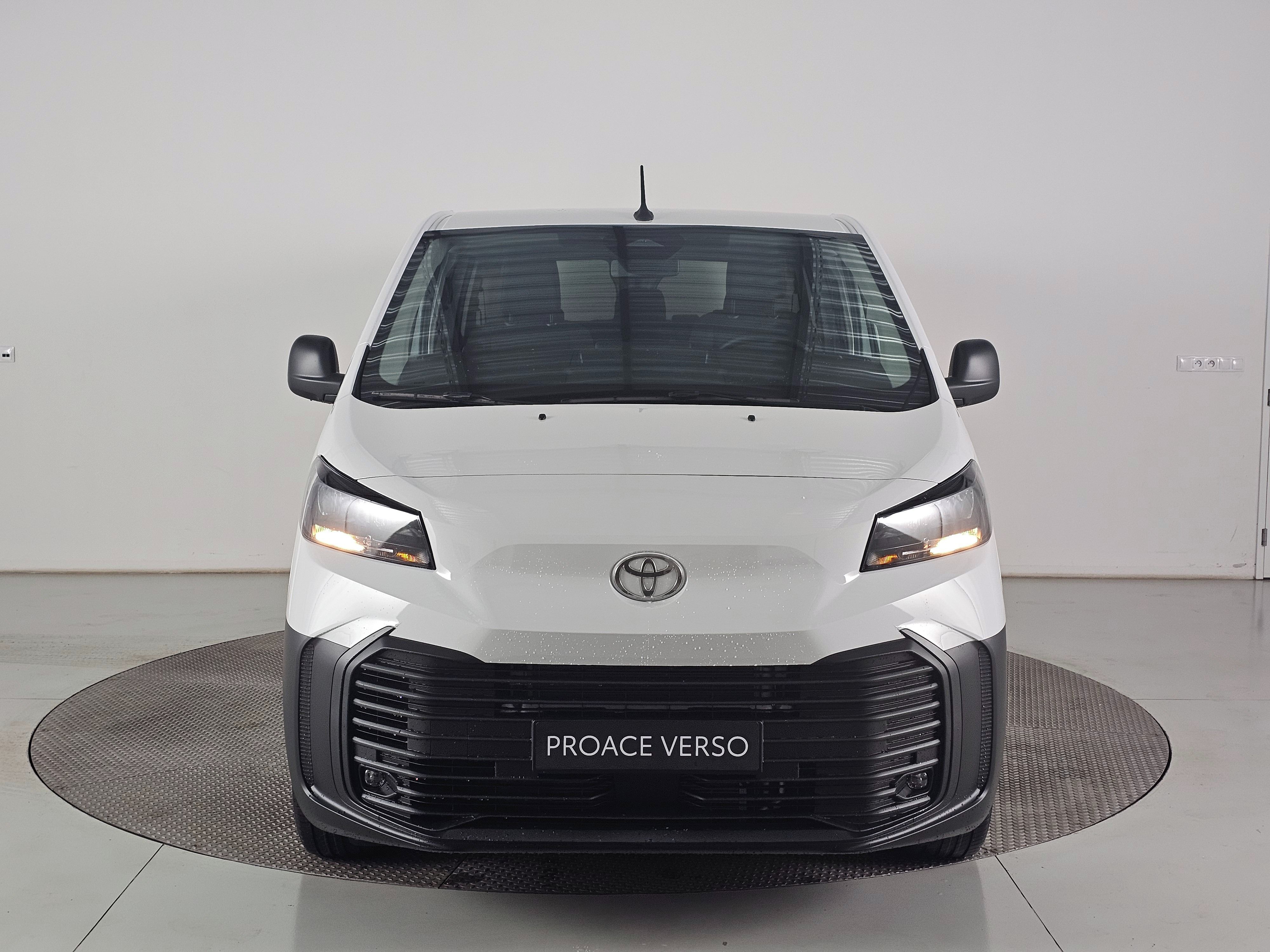Toyota Proace Verso, L2, 2.2D, 110kW, 6MT, Combi 8S - fotka 3