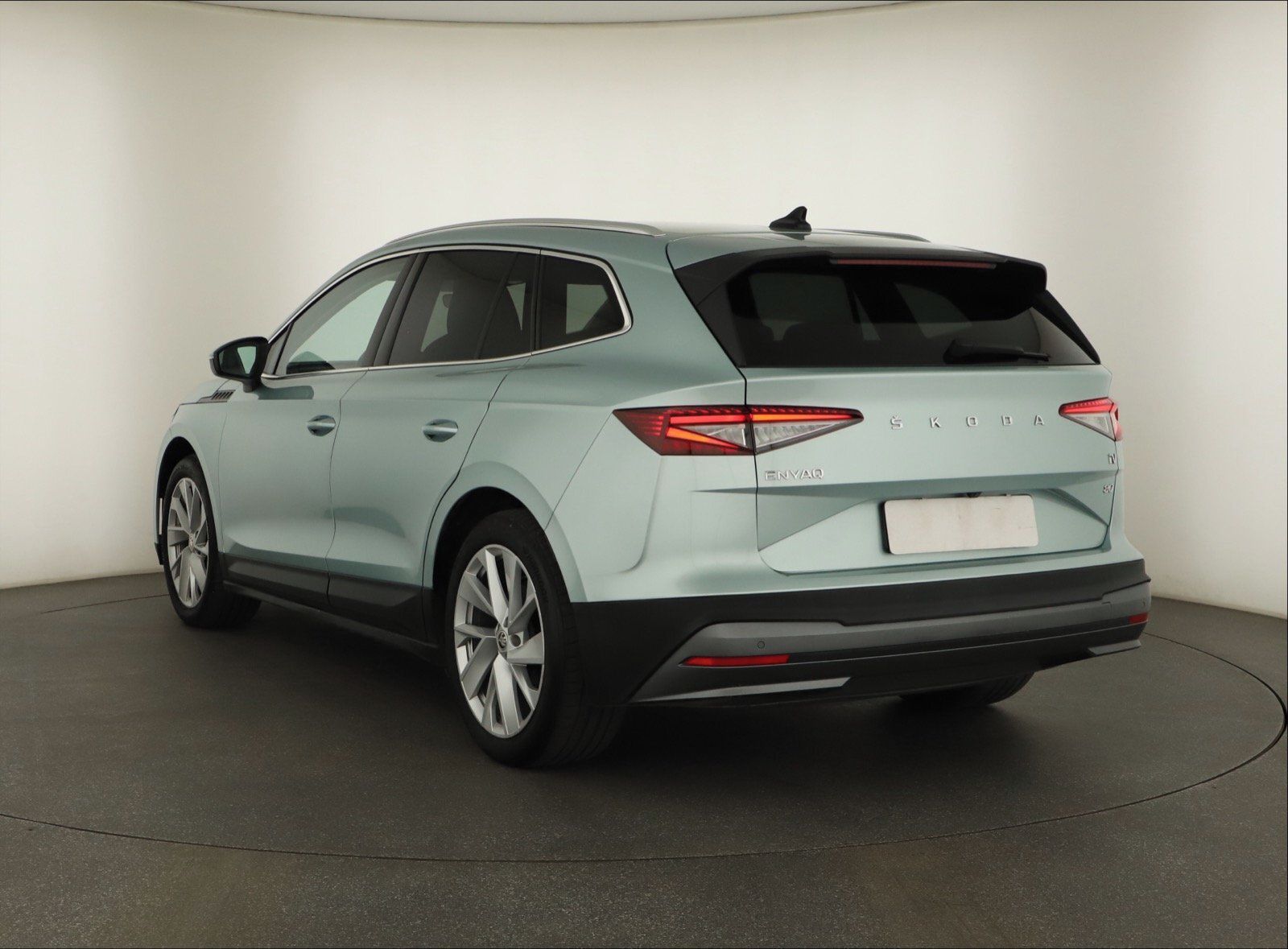 Škoda Enyaq iV, iV 80 (82 kWh), SoH 90% - fotka 4