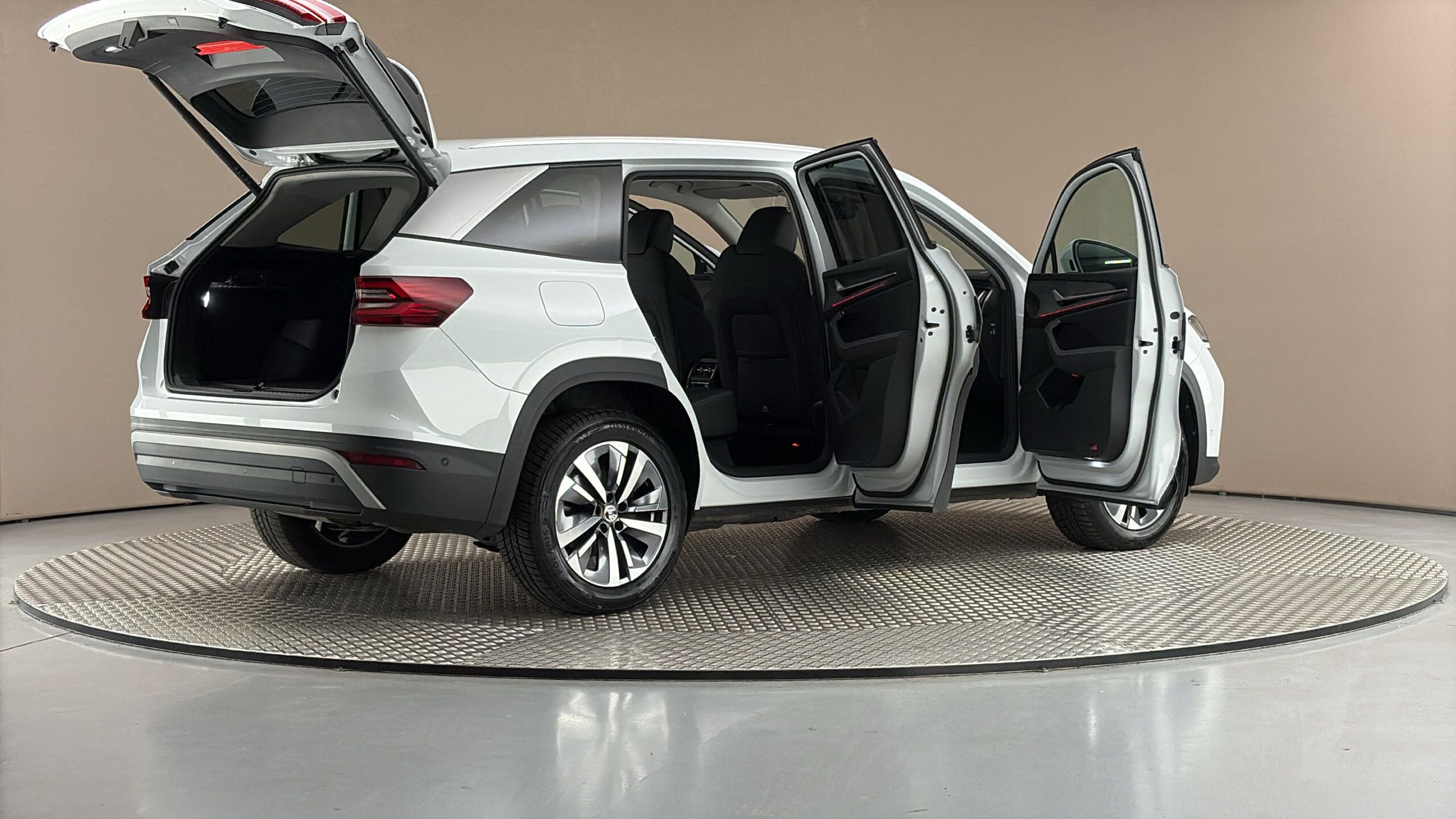Škoda Kodiaq, 2.0 TDI DSG 4x4 Exclusive Sele - fotka 6
