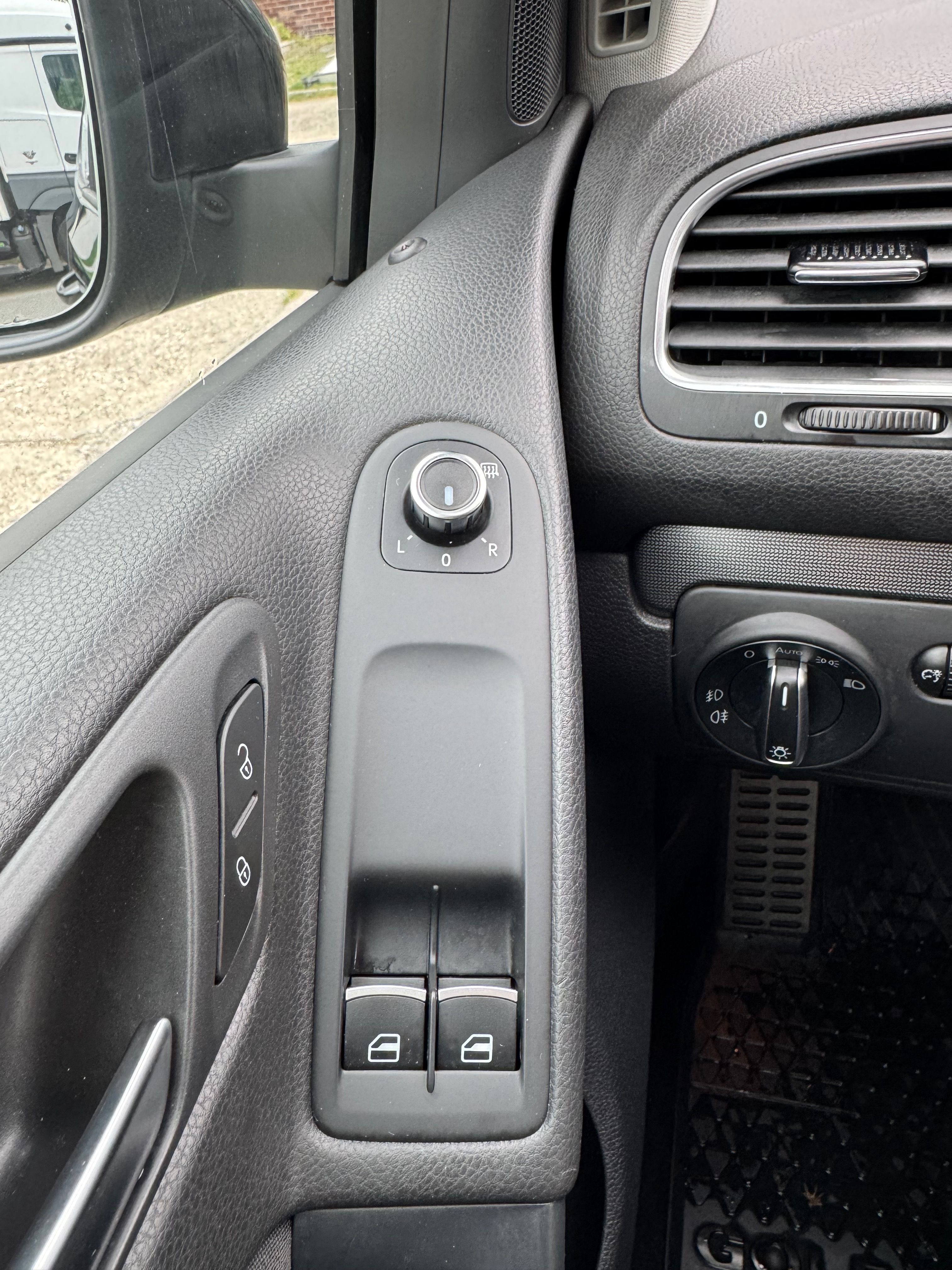 Volkswagen Golf, Volkswagen Golf VI 1.2 TSI - fotka 5