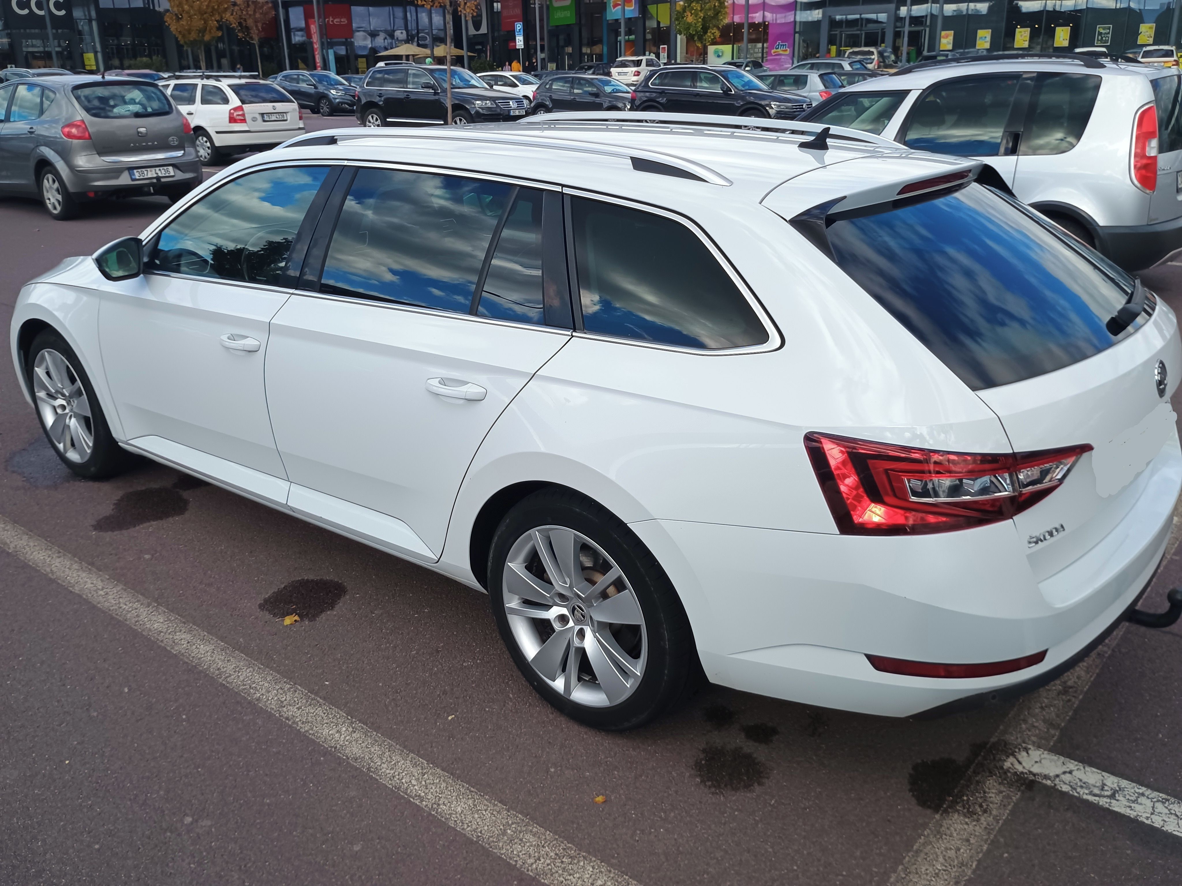 Škoda Superb, 3 2.0TDI Style+ tažné ČR - fotka 5