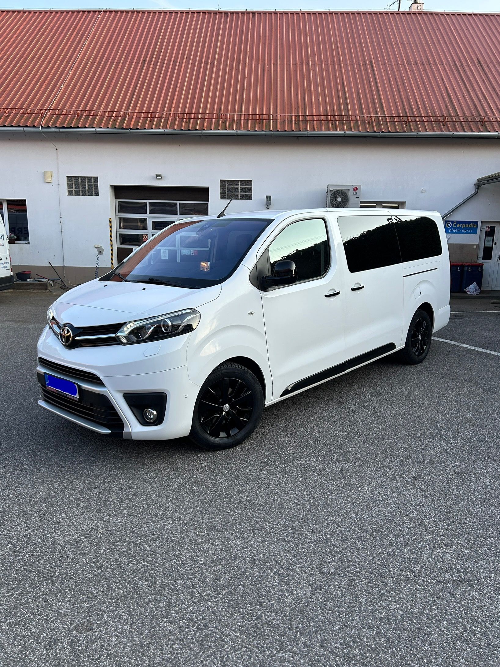 Toyota Proace, Toyota Proace Verso 2.0
