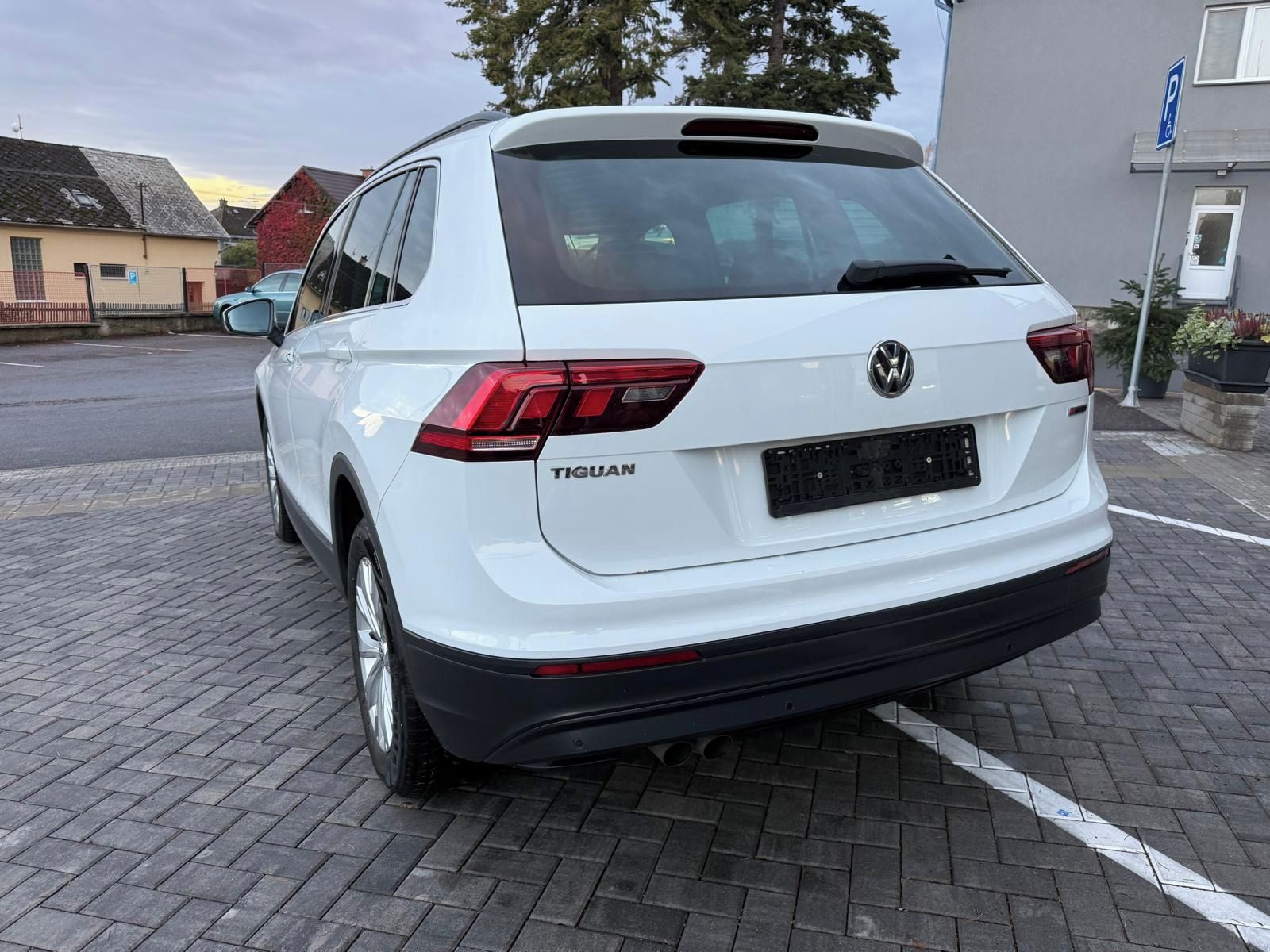 Volkswagen Tiguan, 2.0tdi110kw 4x4 DSG rozvodyLED - fotka 4