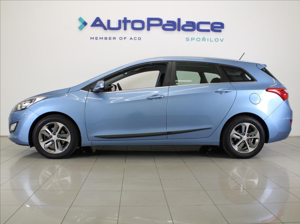 Hyundai i30, 1,6 i 88kW MT 139tkm. 1.maj.ČR - fotka 5