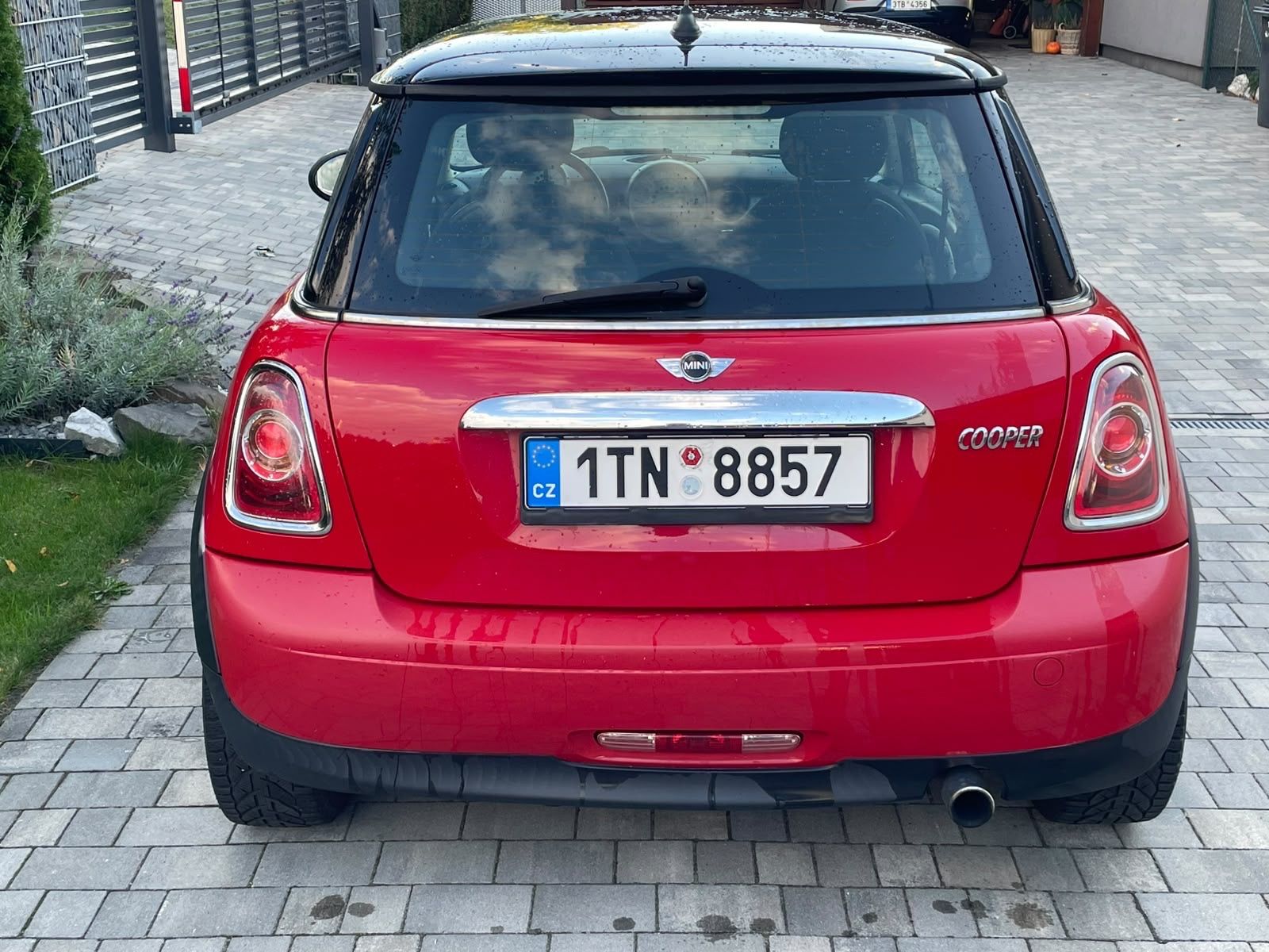 Mini Cooper, Pečlivě udržovaný Mini Cooper - fotka 4