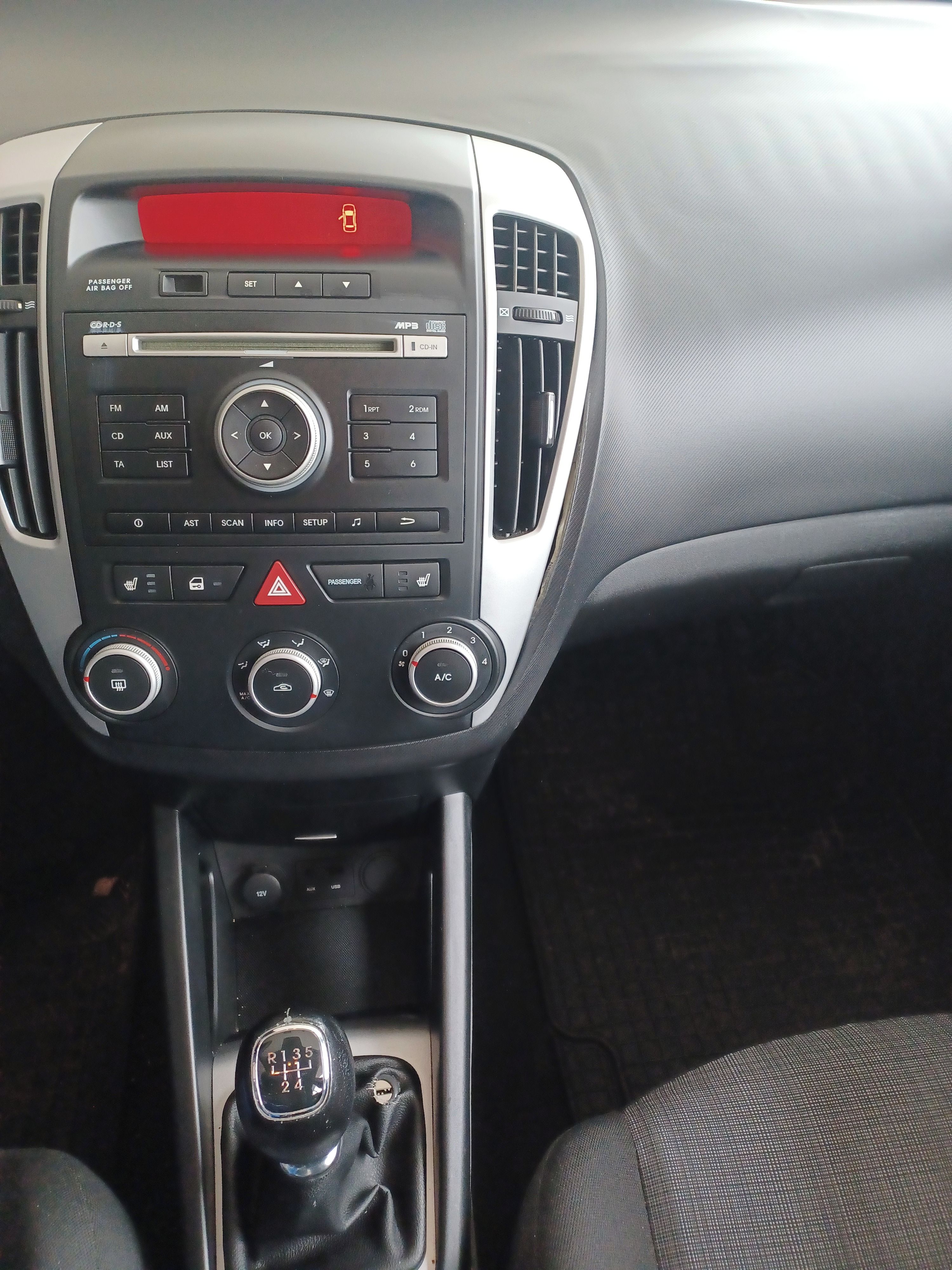 Kia Cee´d, 1majitel ,pravidelný servis - fotka 6
