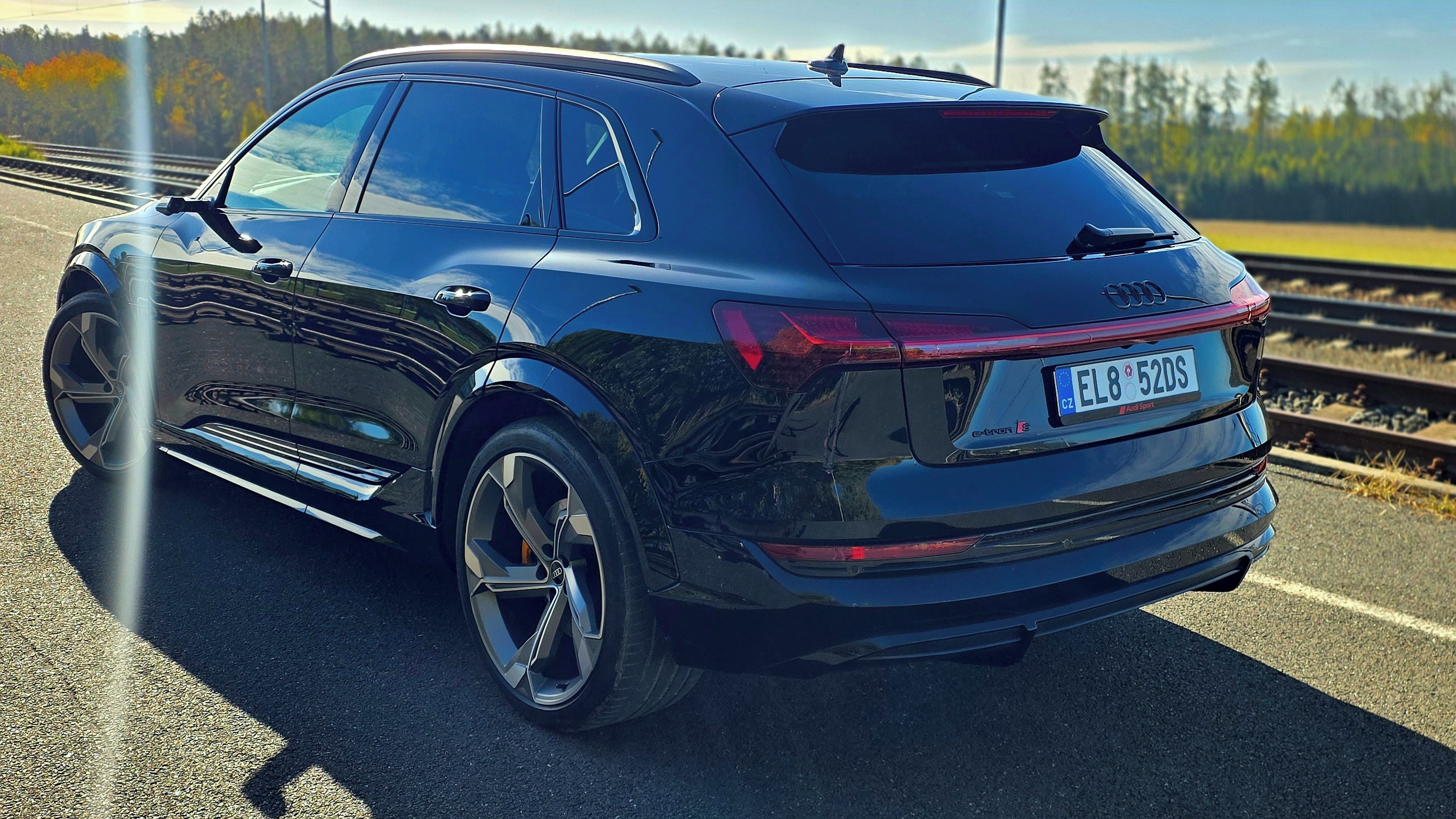 Audi e-tron, Audi E-tron S, tažné, B&O, 4x4 - fotka 2