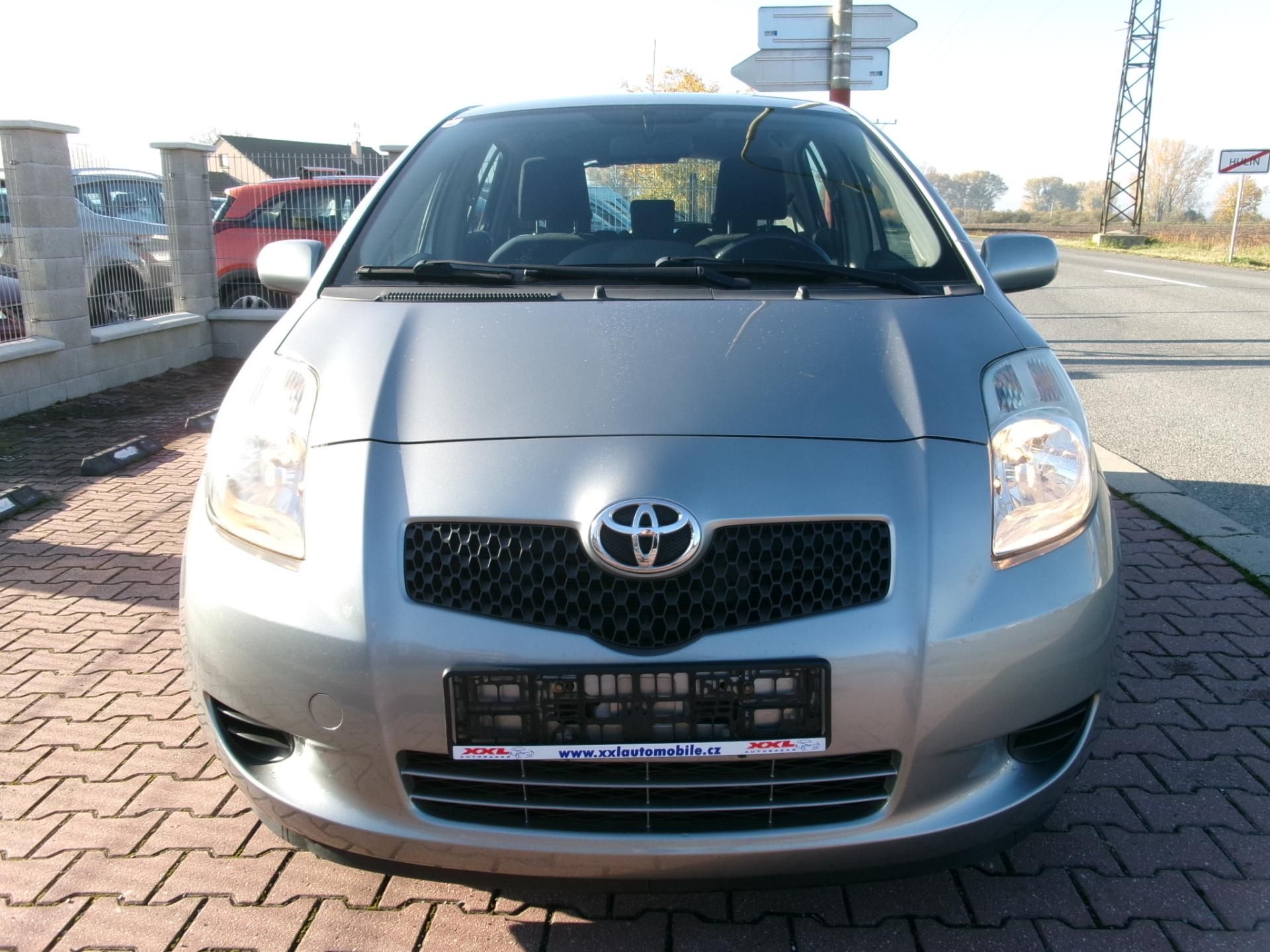 Toyota Yaris, 1,0i KLIMA - fotka 3