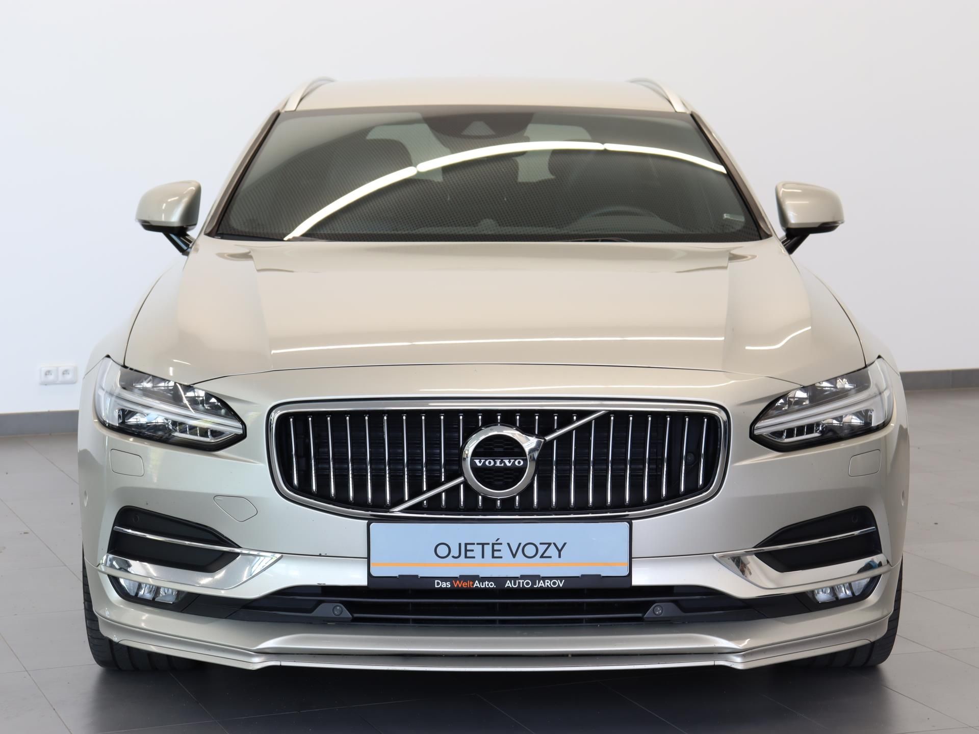 Volvo V90, D5 173kW AWD INSCRIPTION - fotka 4