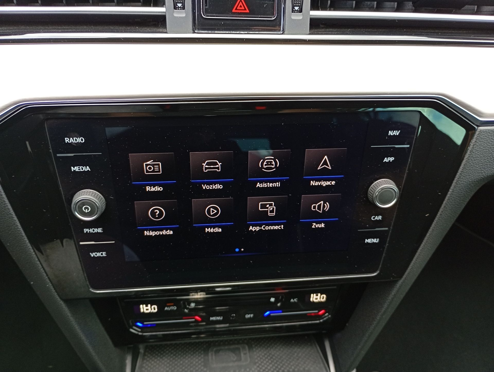 Volkswagen Passat, 2.0 TDI DSG Elegance tažné MAT - fotka 6