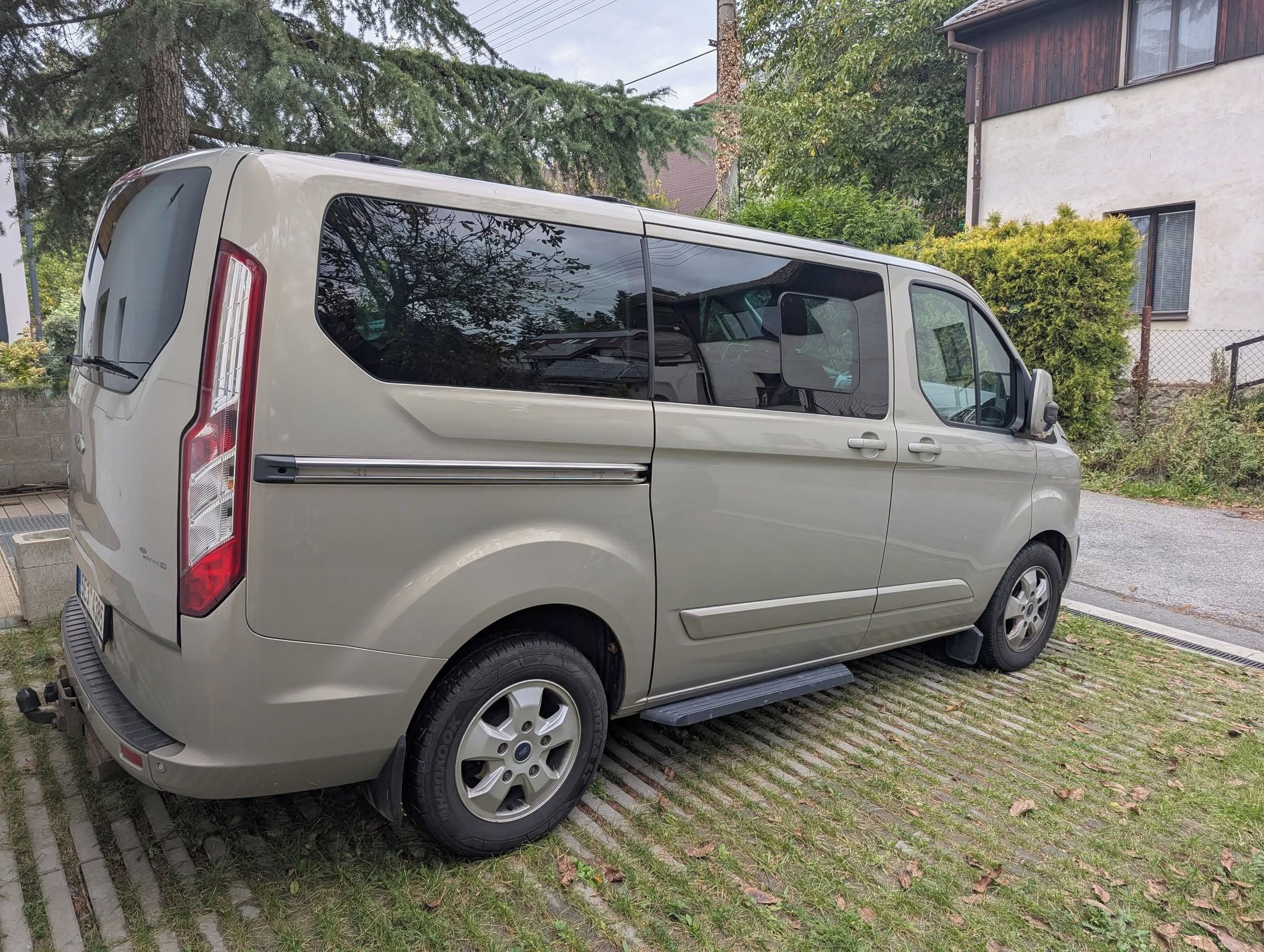 Ford Tourneo Custom, L1H1 2.2 92kW - fotka 4