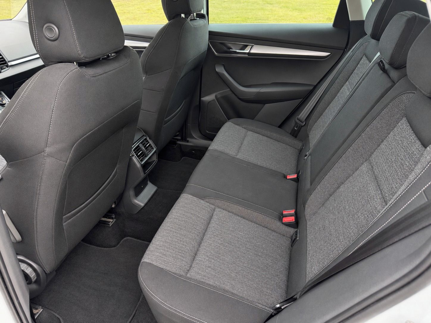 Škoda Karoq, 1.5 TSI DSG STYLE - SERVIS - fotka 4