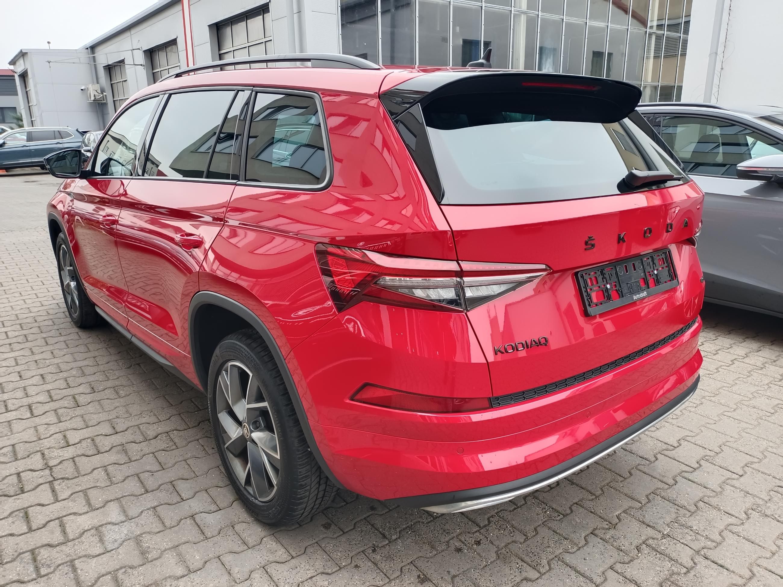 Škoda Kodiaq, TDI DSG 4x4 Sportline 7-Míst - fotka 4