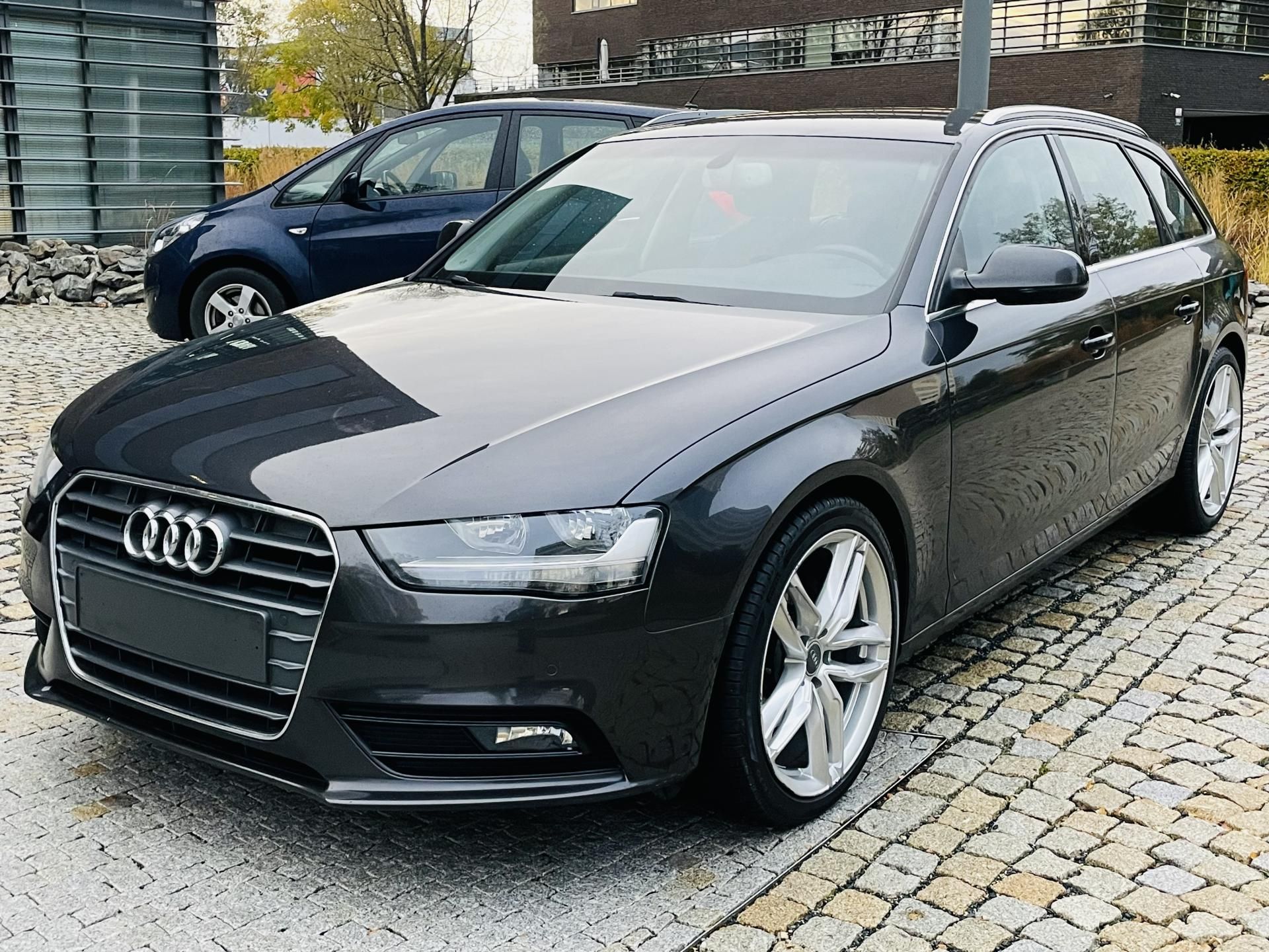 Audi A4, 2.0TDI MANUÁL SENZORY NAVI - fotka 4