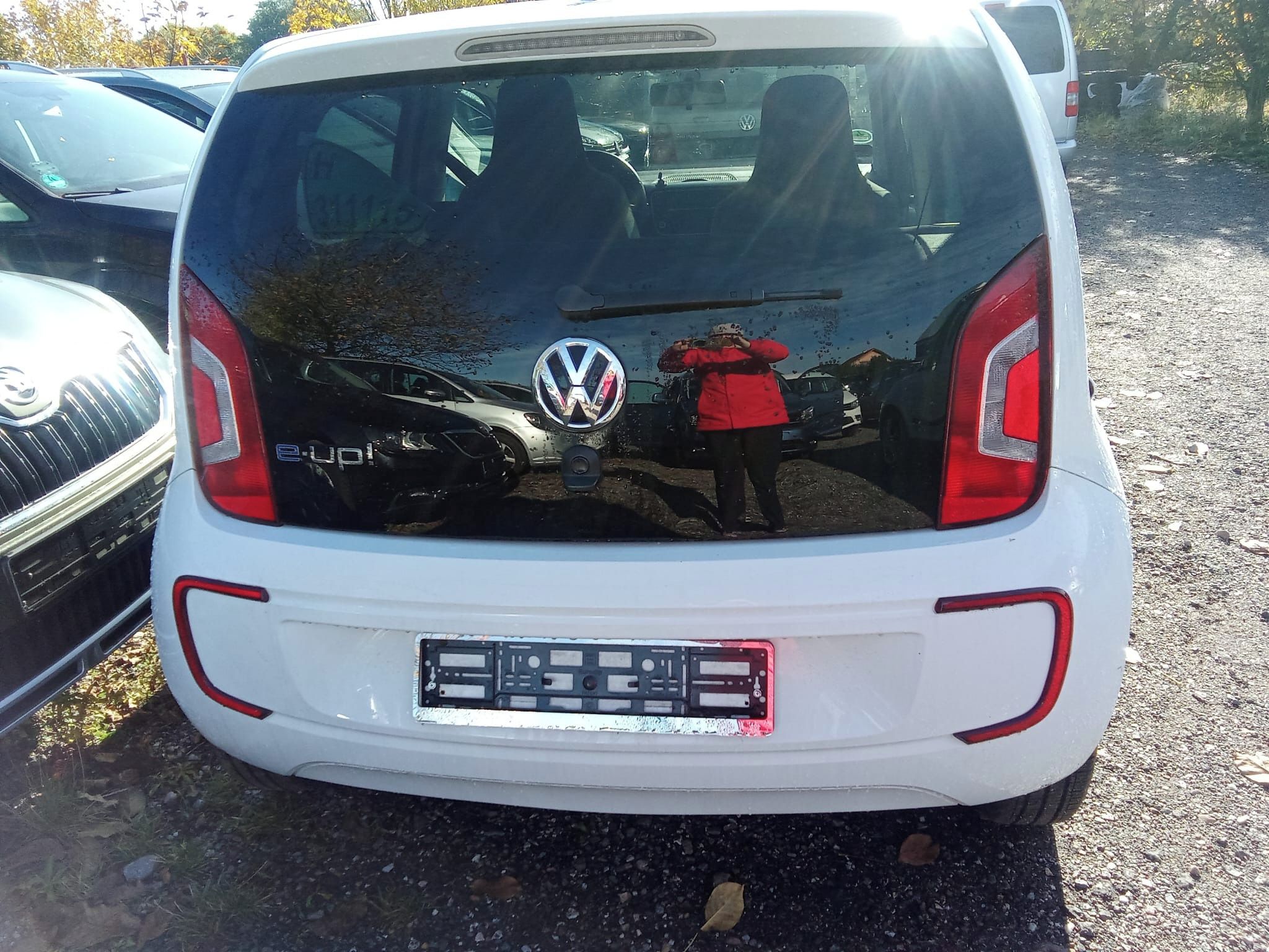 Volkswagen Up!, E-UP 60KW VYHŘ. SEDADEL + OKNA - fotka 2