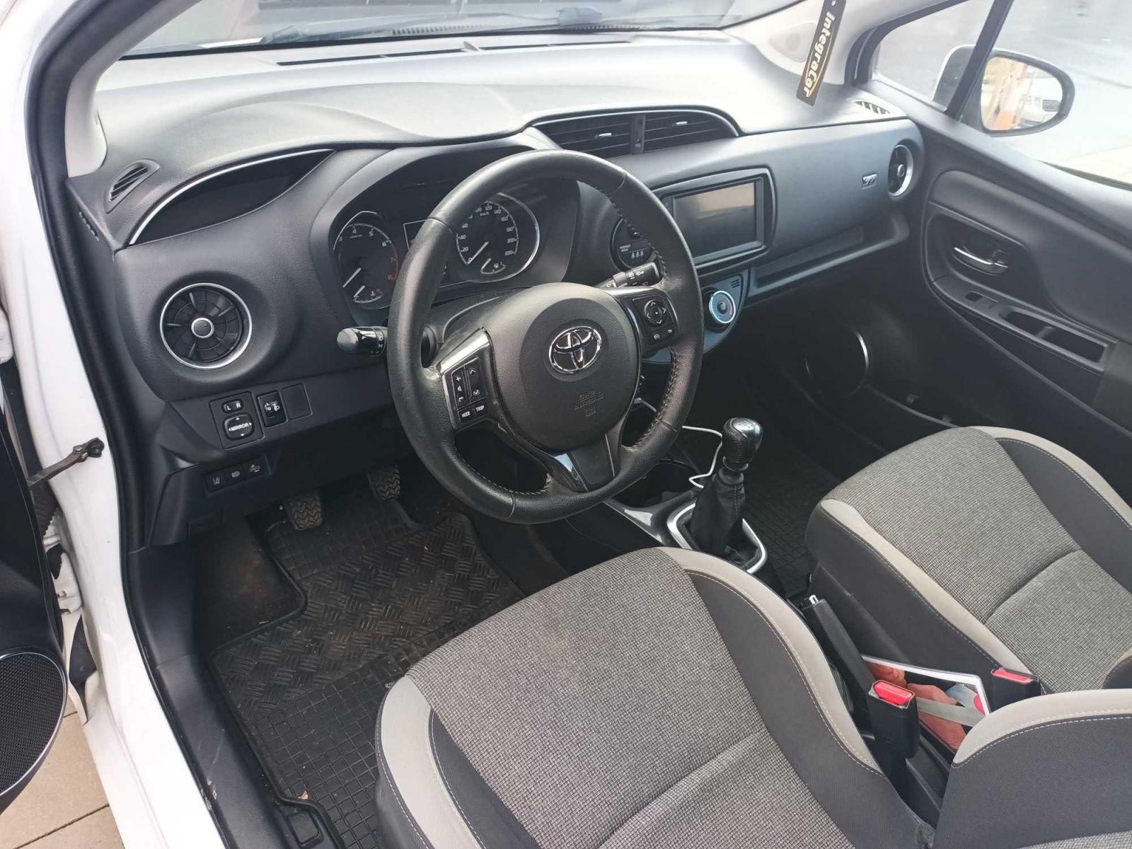 Toyota Yaris, 1.5 Dual VVT-i, Serv.kniha - fotka 3