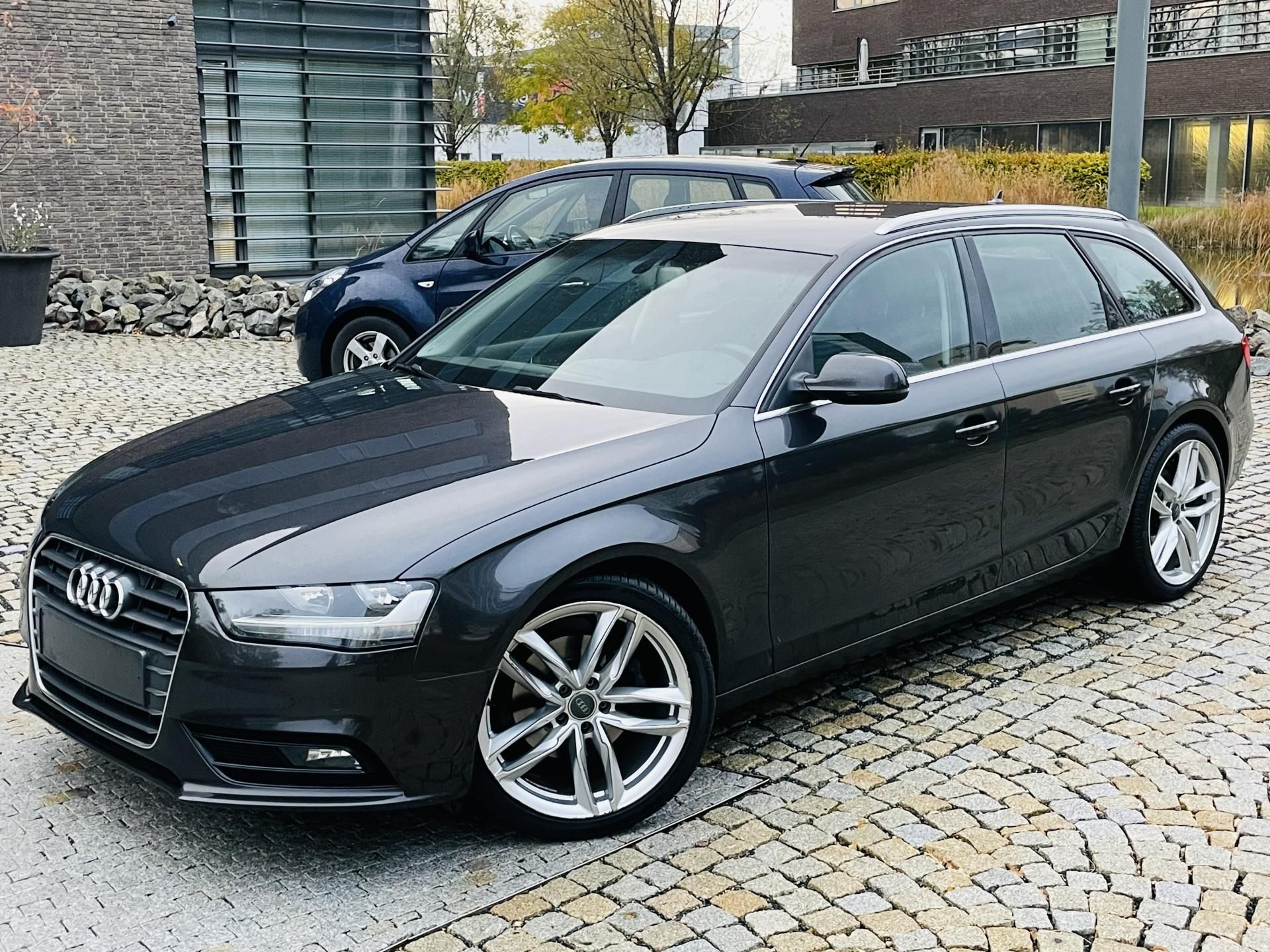 Audi A4, 2.0TDI MANUÁL SENZORY NAVI - fotka 3