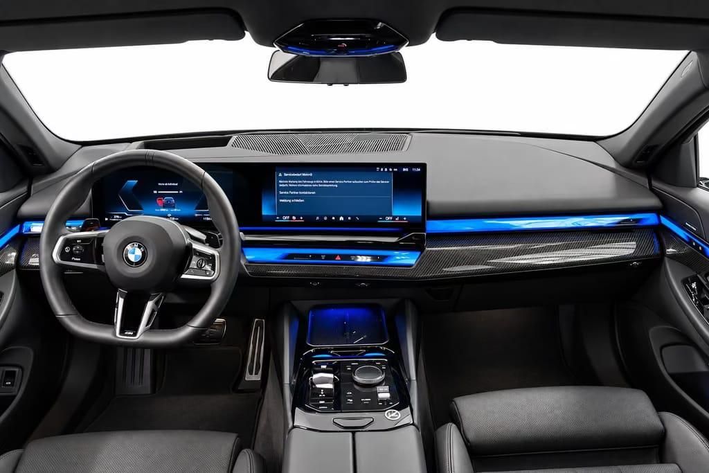 BMW Řada 5, 520d xDrive Touring-TOPvýbava - fotka 3