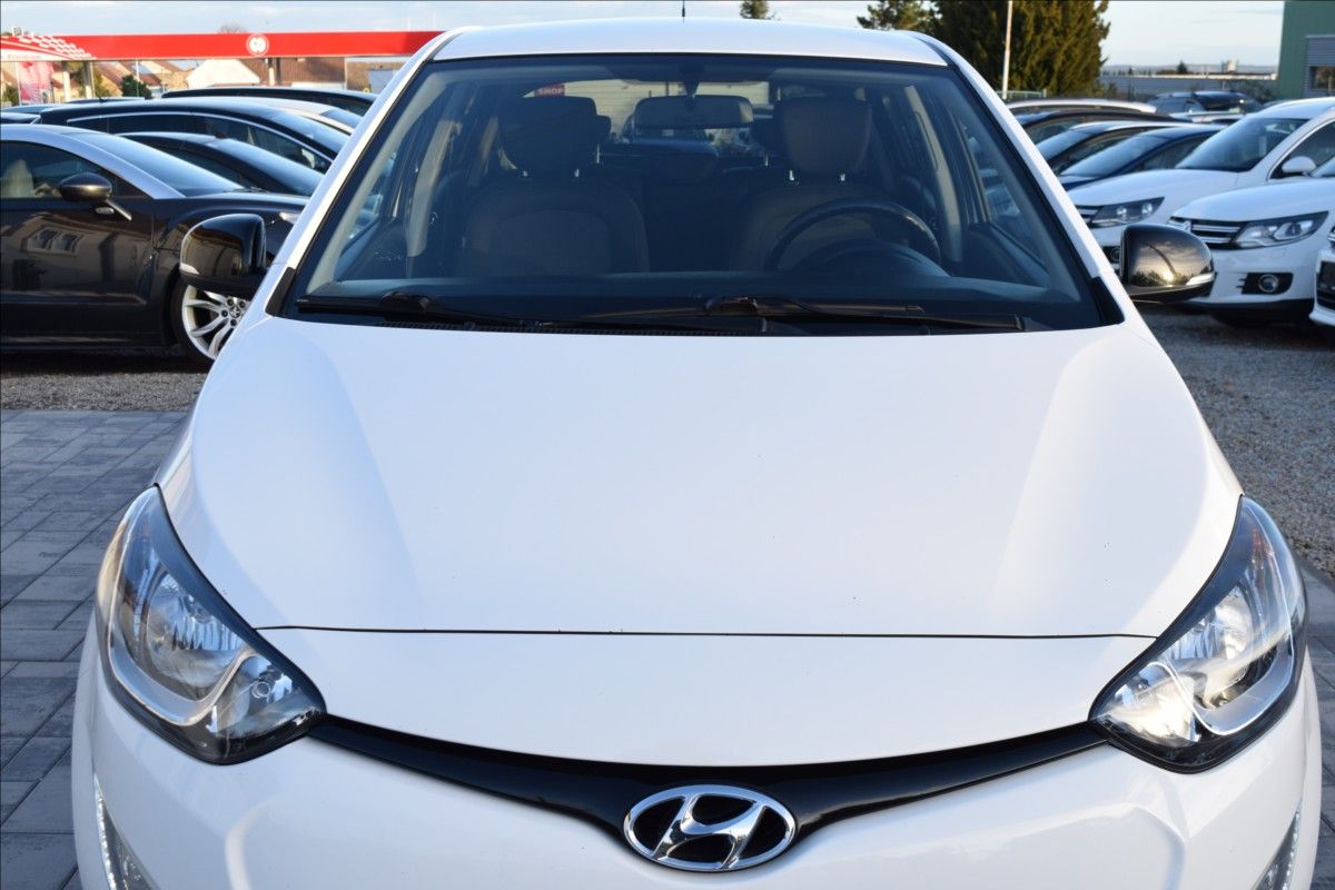 Hyundai i20, 1,3 i MPI PO SERVISE 2X ALU - fotka 3